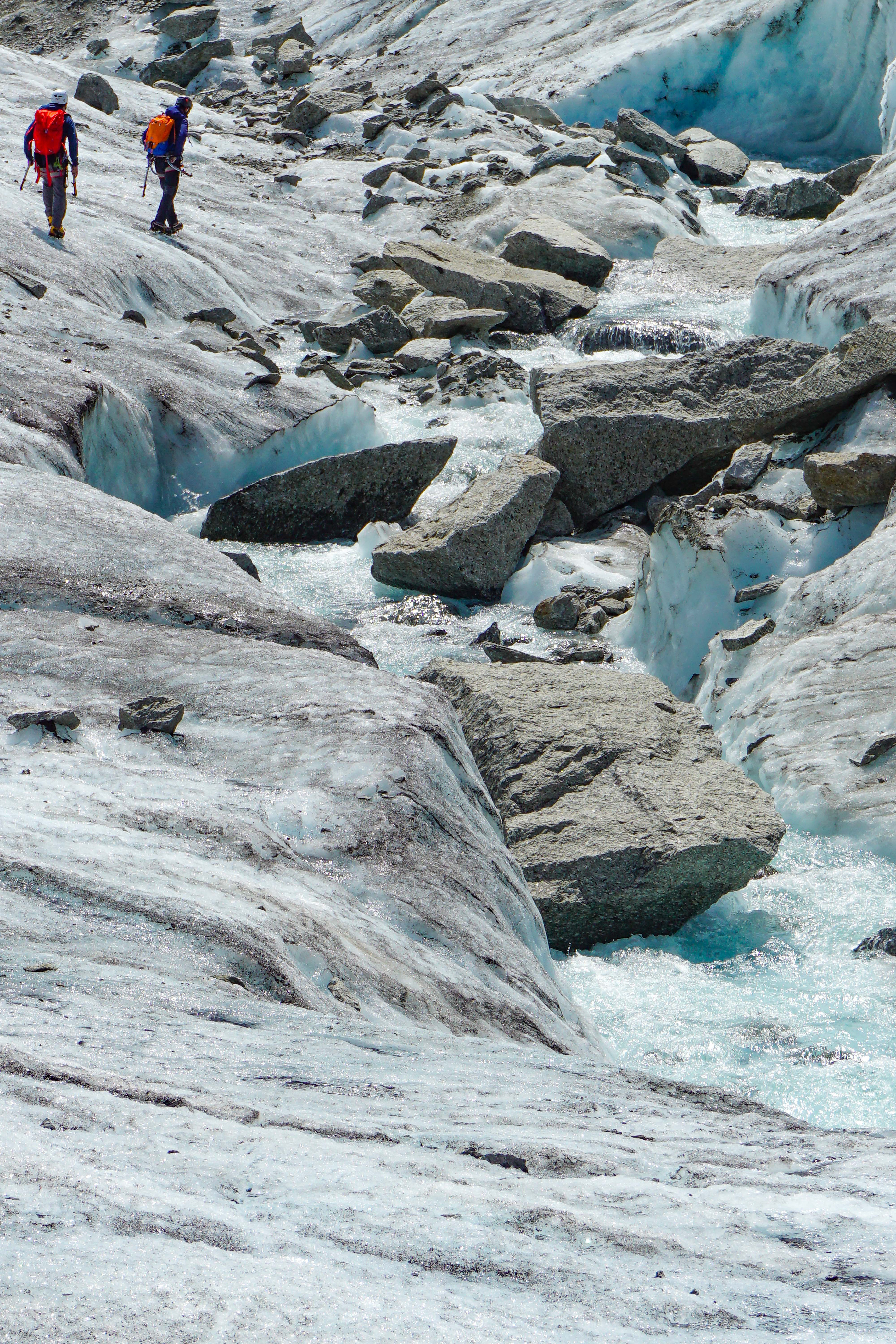Deux alpinistes sur la Mer de Glace. Chamonix (France) - 2018.