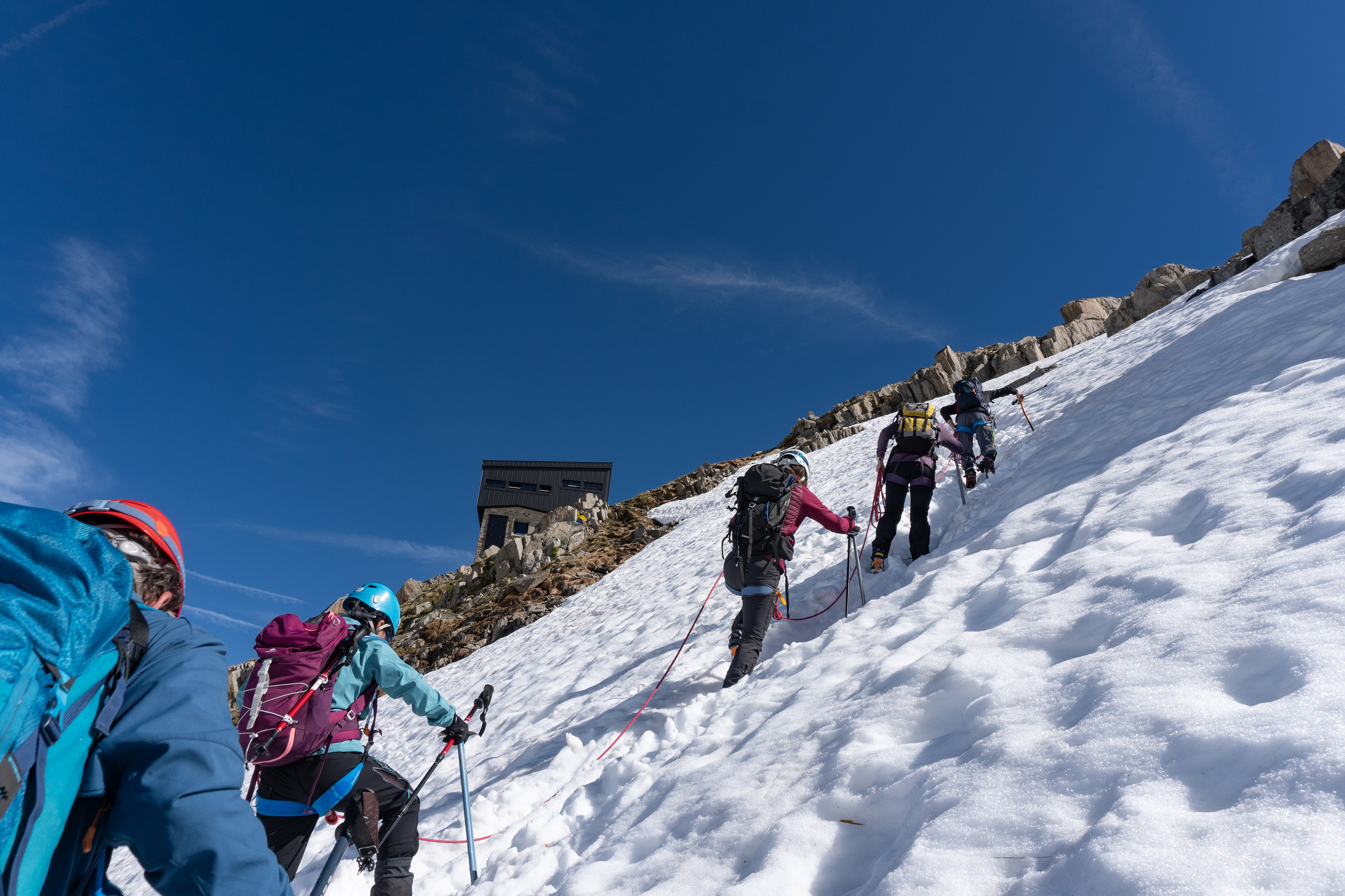 Une cordée en direction du refuge Albert 1er à Chamonix (France) - 2019.