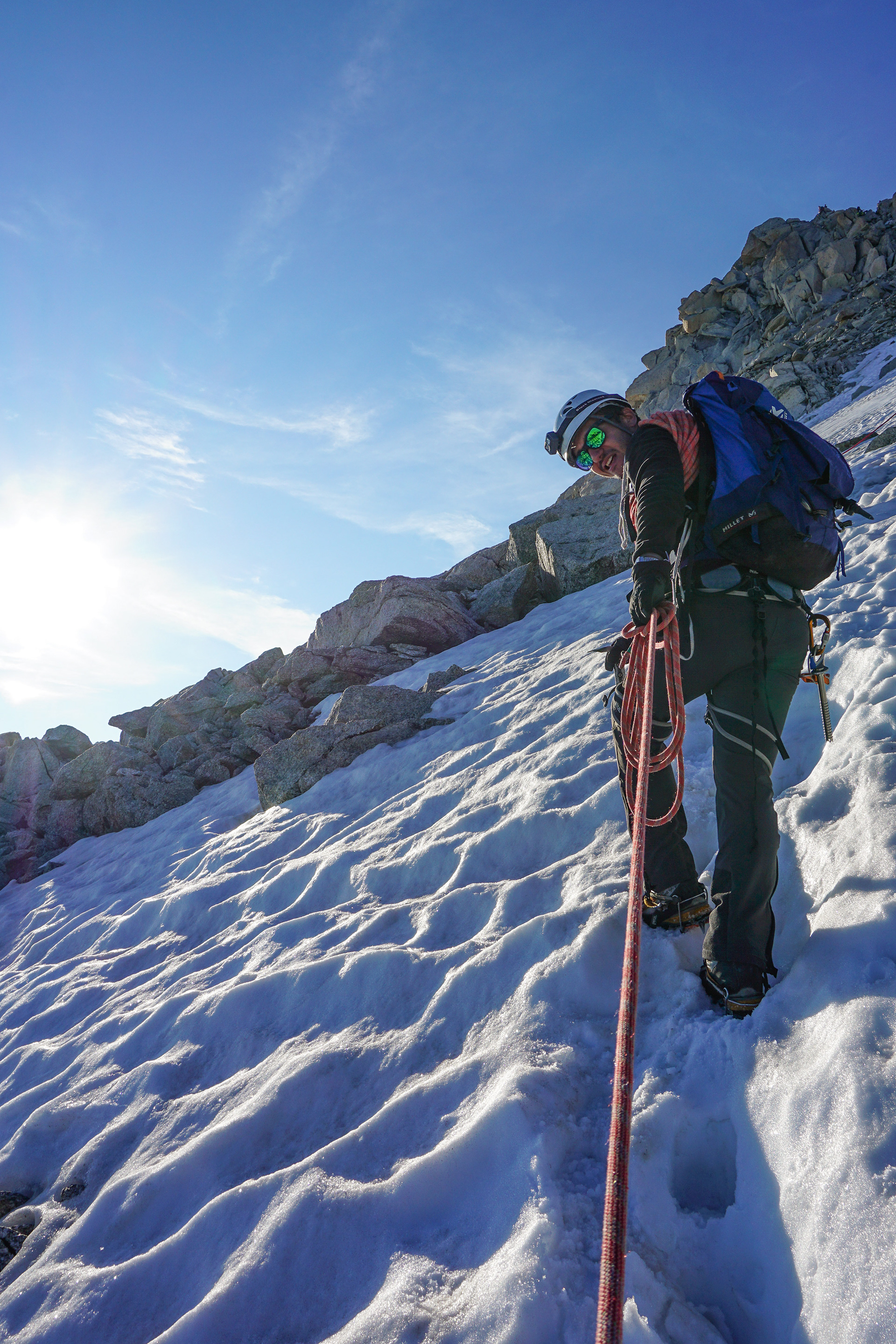 Un alpiniste tient la corde sur le Glacier du Tour. Chamonix (France) - 2018.