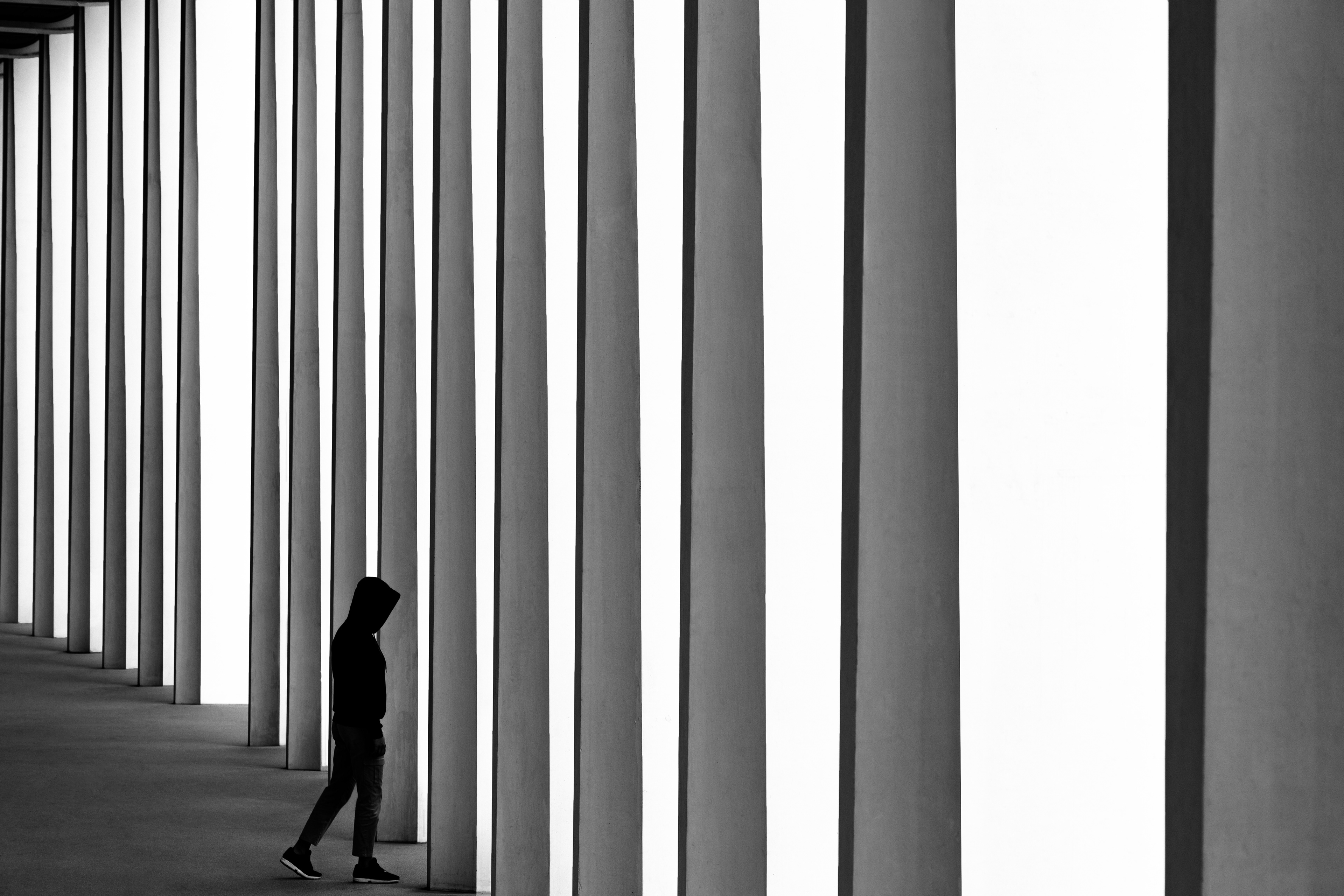 "Between the lines" — Time spent on the streets of Brussels. A city built upwards with millions of people living underneath