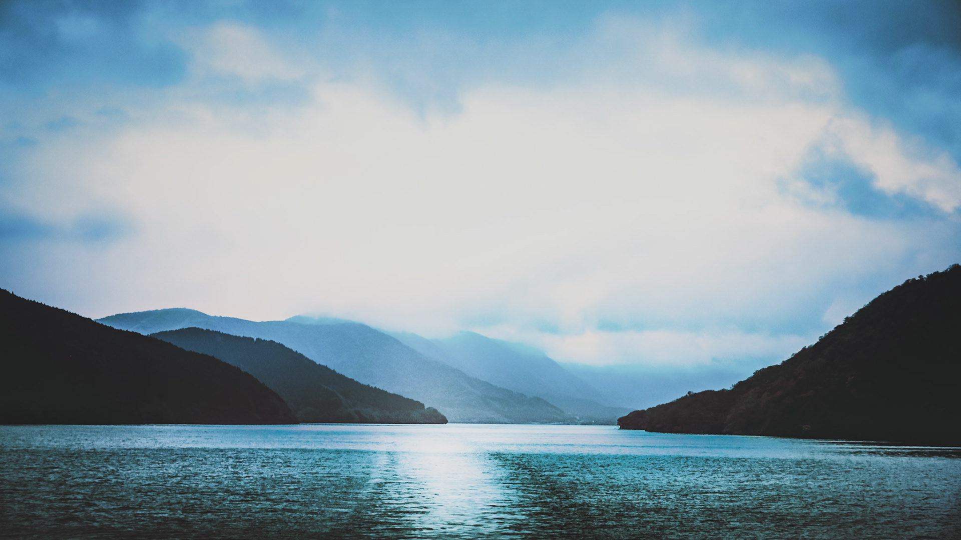 A trip on the Ashi lake in Hakone on a pirate ship.