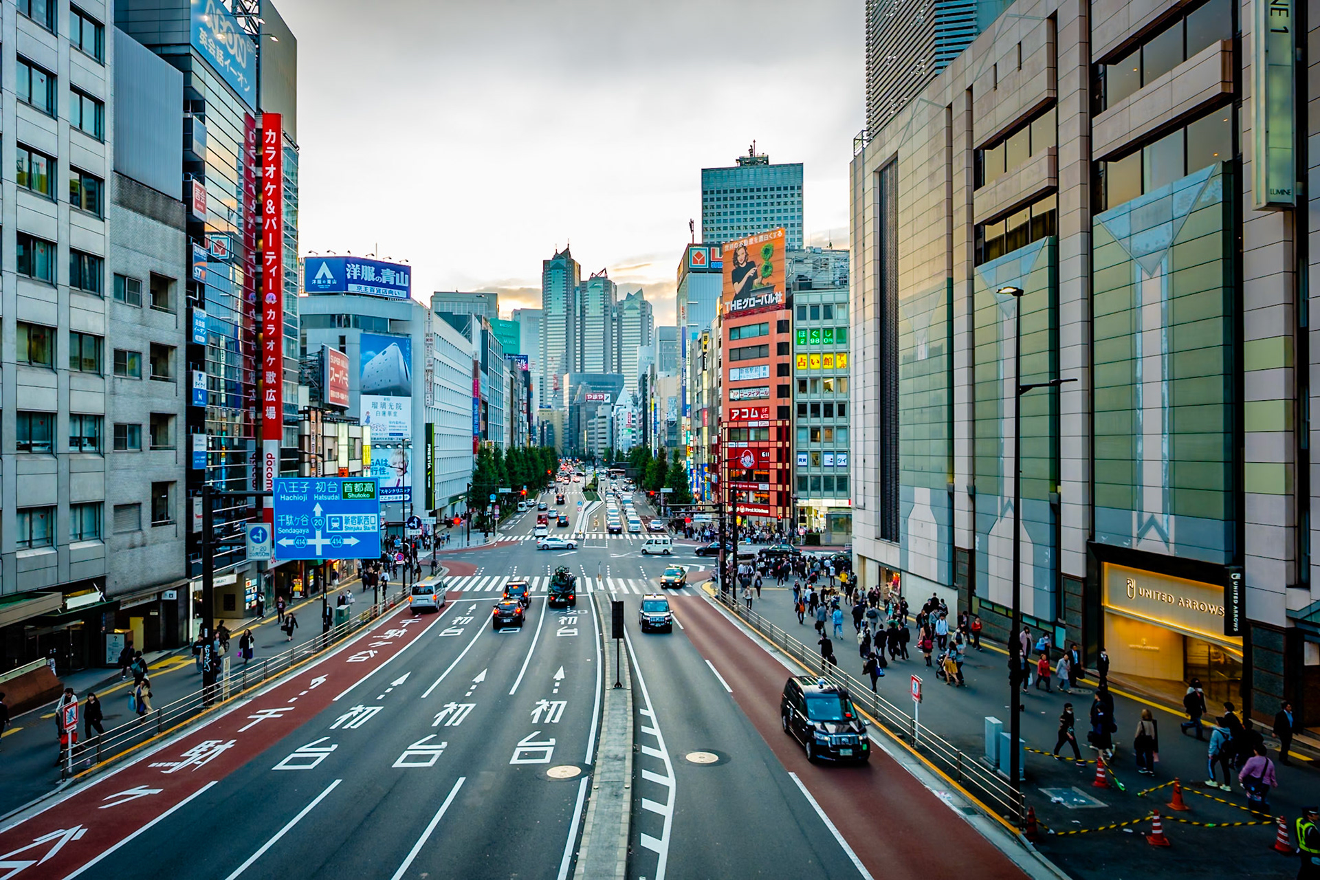 Tokyo traffic under soft morning light — Shinjuku’s quiet pulse before the rush