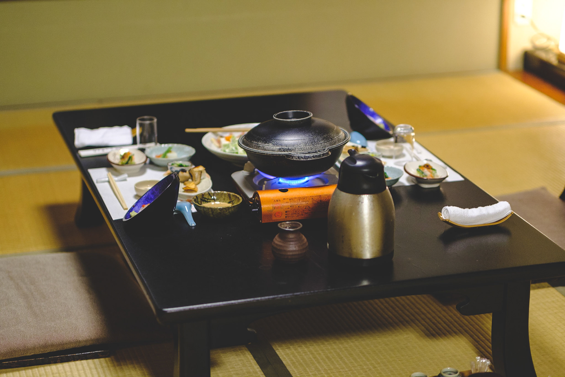 After Tokyo we moved to Hakone to stay at a traditional Onsen and explore its wonderful surroundings with a vulcano, bathing in hot springs and eat traditional Japaneese food.