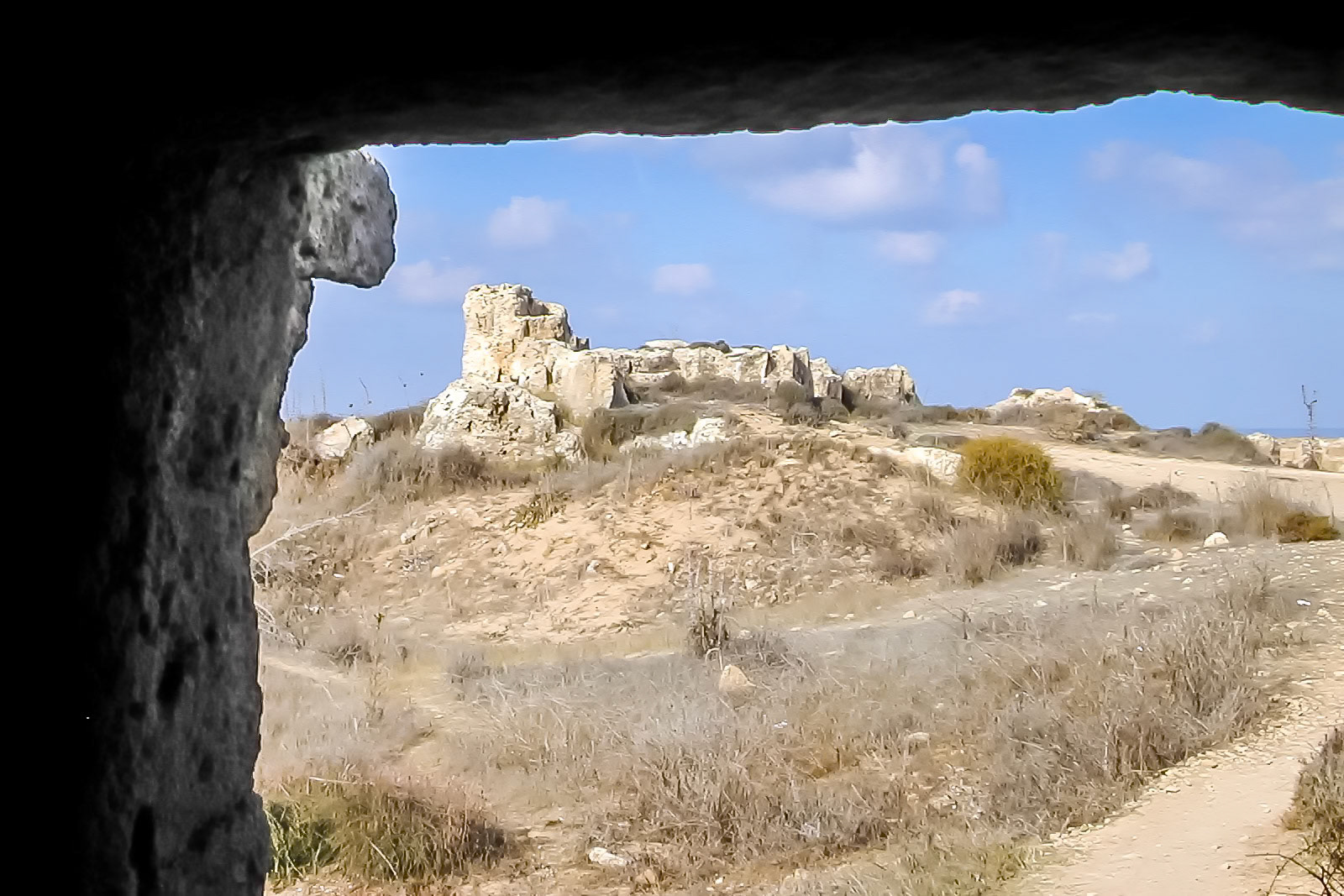 File Name            :DSCN0566.JPGFile Size            :706.2KB(723101Bytes)Date Taken           :0000/00/00 00:00:00Image Size           :1600 x 1200Resolution           :300 x 300 dpiNumber of Bits       :8bit/channelProtection Attribute :OffHide Attribute       :OffCamera ID            :N/ACamera               :E775Quality Mode         :FINEMetering Mode        :MatrixExposure Mode        :Programmed AutoSpeed Light          :NoFocal Length         :5.8 mmShutter Speed        :1/246.9secondAperture             :F7.9Exposure Compensation:0 EVWhite Balance        :AutoLens                 :Built-inFlash Sync Mode      :N/AExposure Difference  :N/AFlexible Program     :N/ASensitivity          :AutoSharpening           :AutoImage Type           :ColorColor Mode           :N/AHue Adjustment       :N/ASaturation Control   :N/ATone Compensation    :NormalLatitude(GPS)        :N/ALongitude(GPS)       :N/AAltitude(GPS)        :N/A