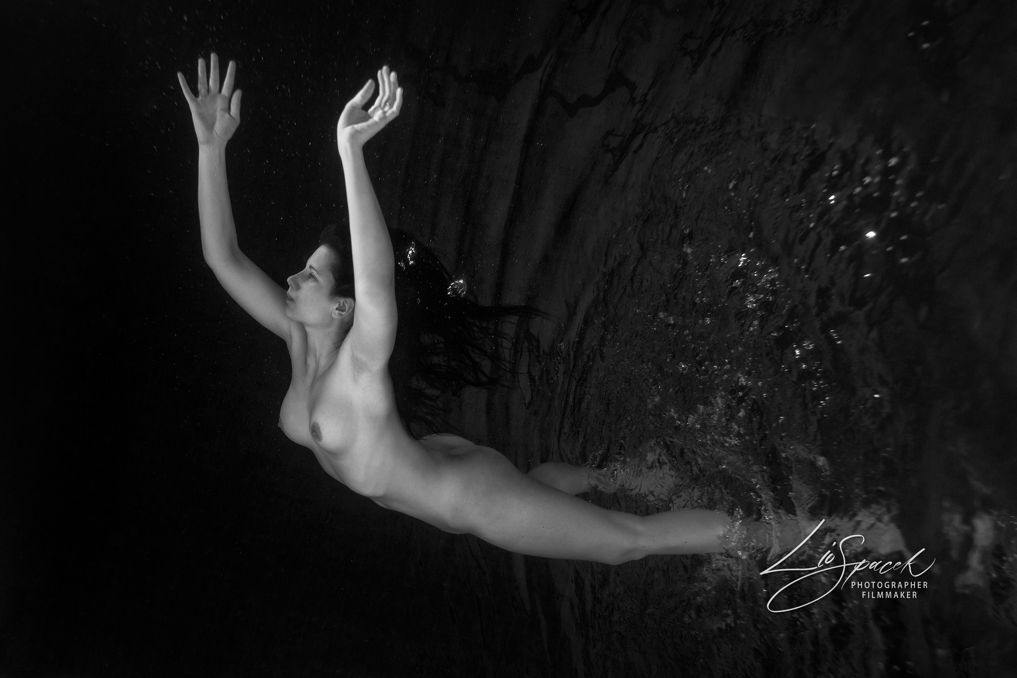 I am here - size 100x67cm - the photograph is signed and numbered by the author on the back, including an author's certificate (5 originals)