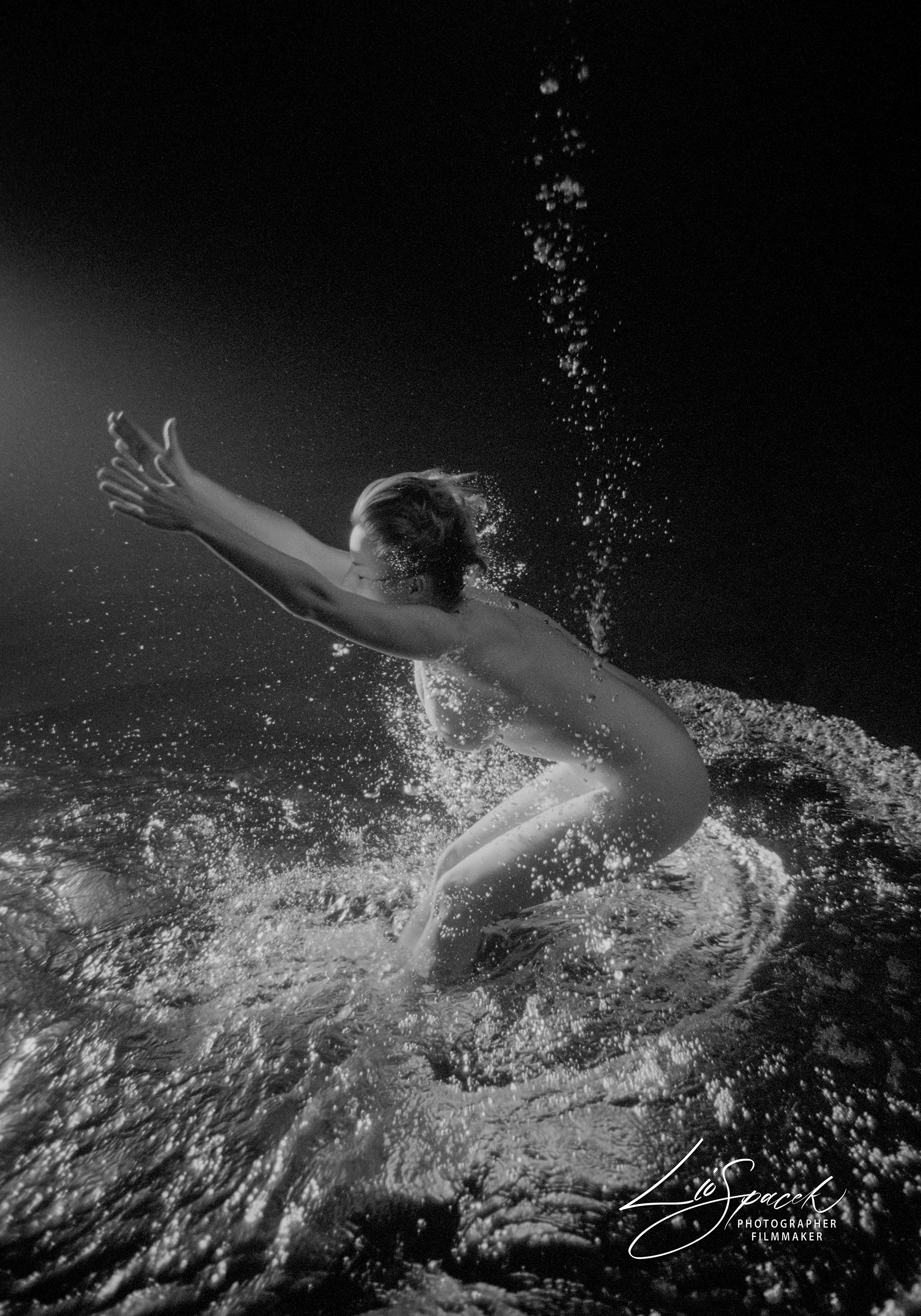 Help Me - size 80x56cm - the photograph is signed and numbered by the author on the back, including an author's certificate (5 originals)