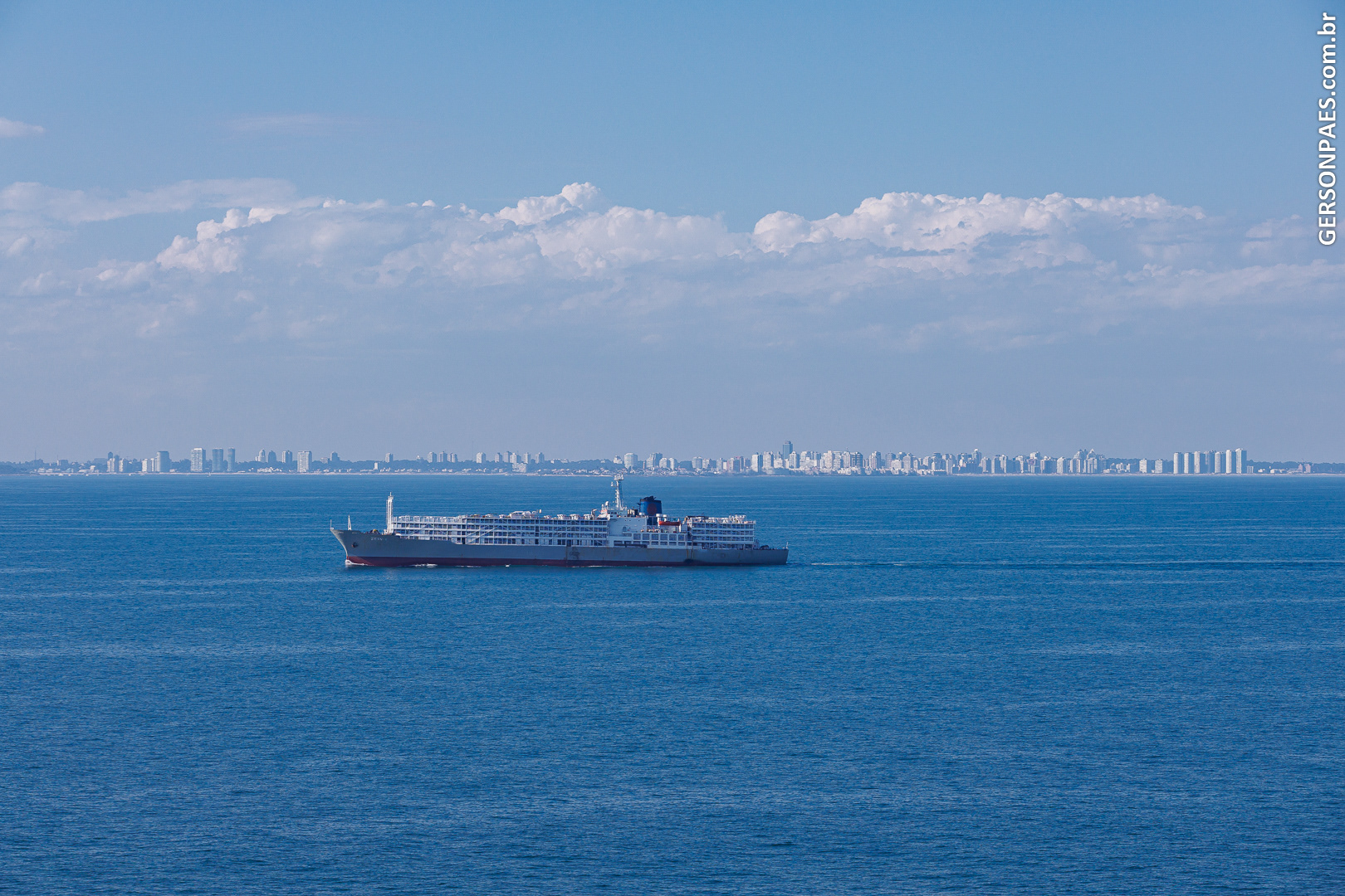 Ao fundo, Punta del Este, Uruguai