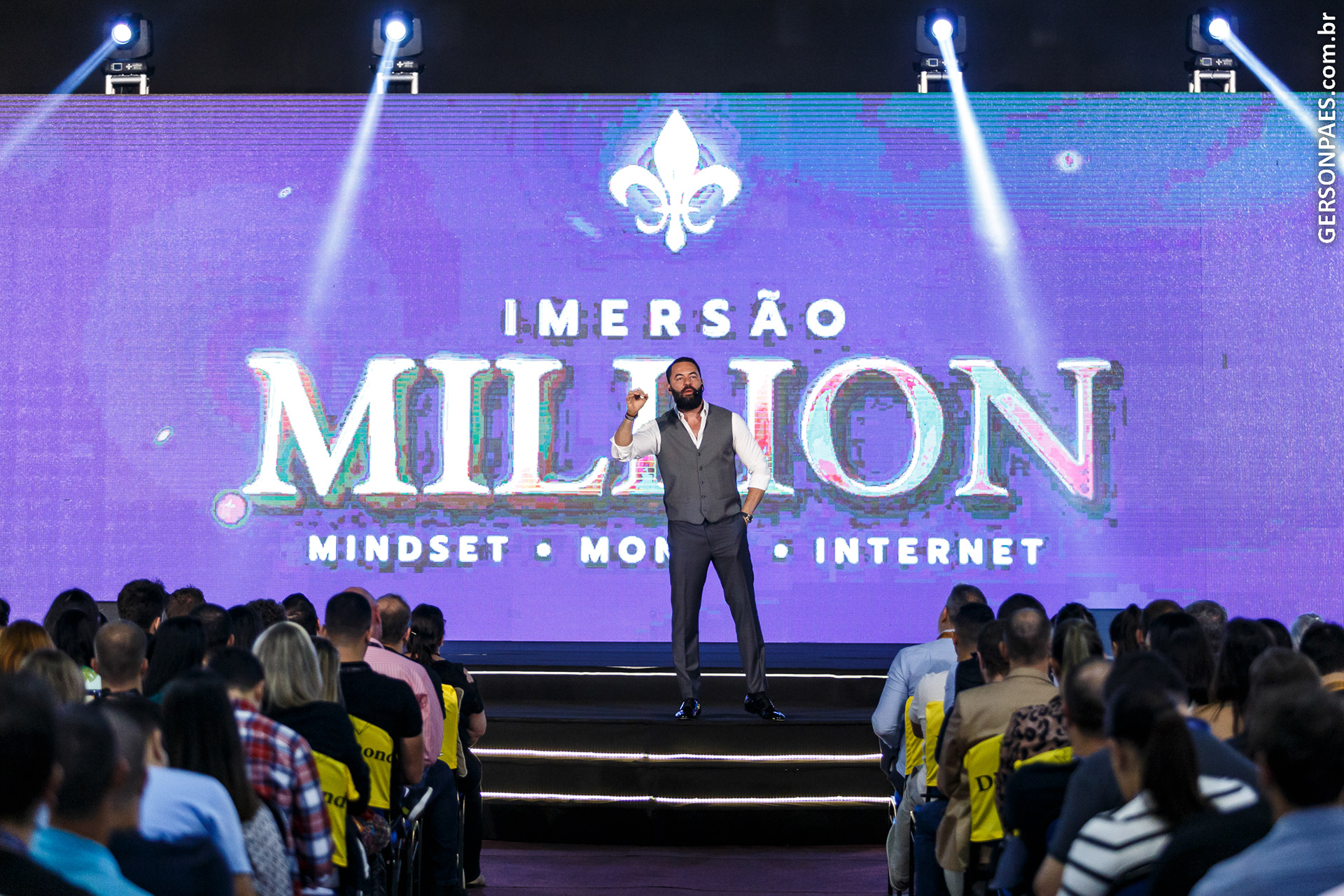 Infelizmente o painel de LED deste evento não estava legal, baixa qualidade e frequência