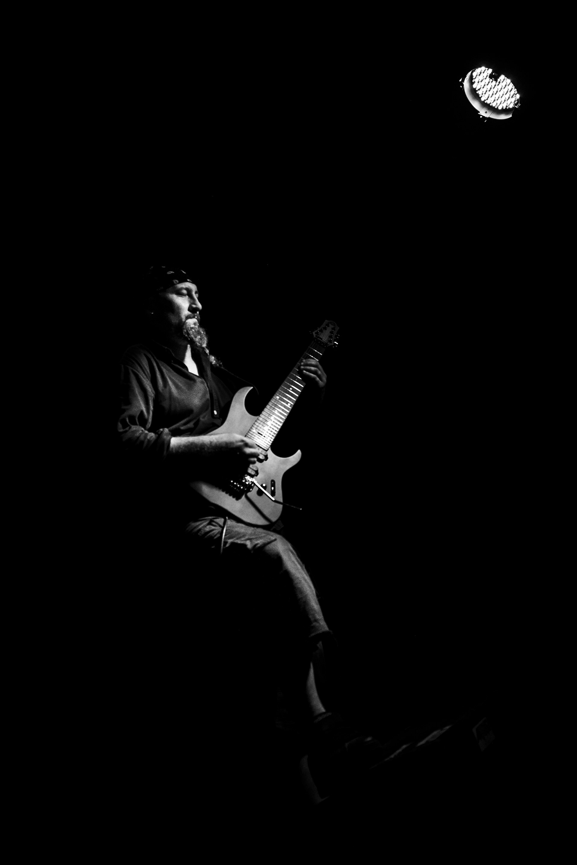 Photo Guitariste - N&B - Clair-Obscur