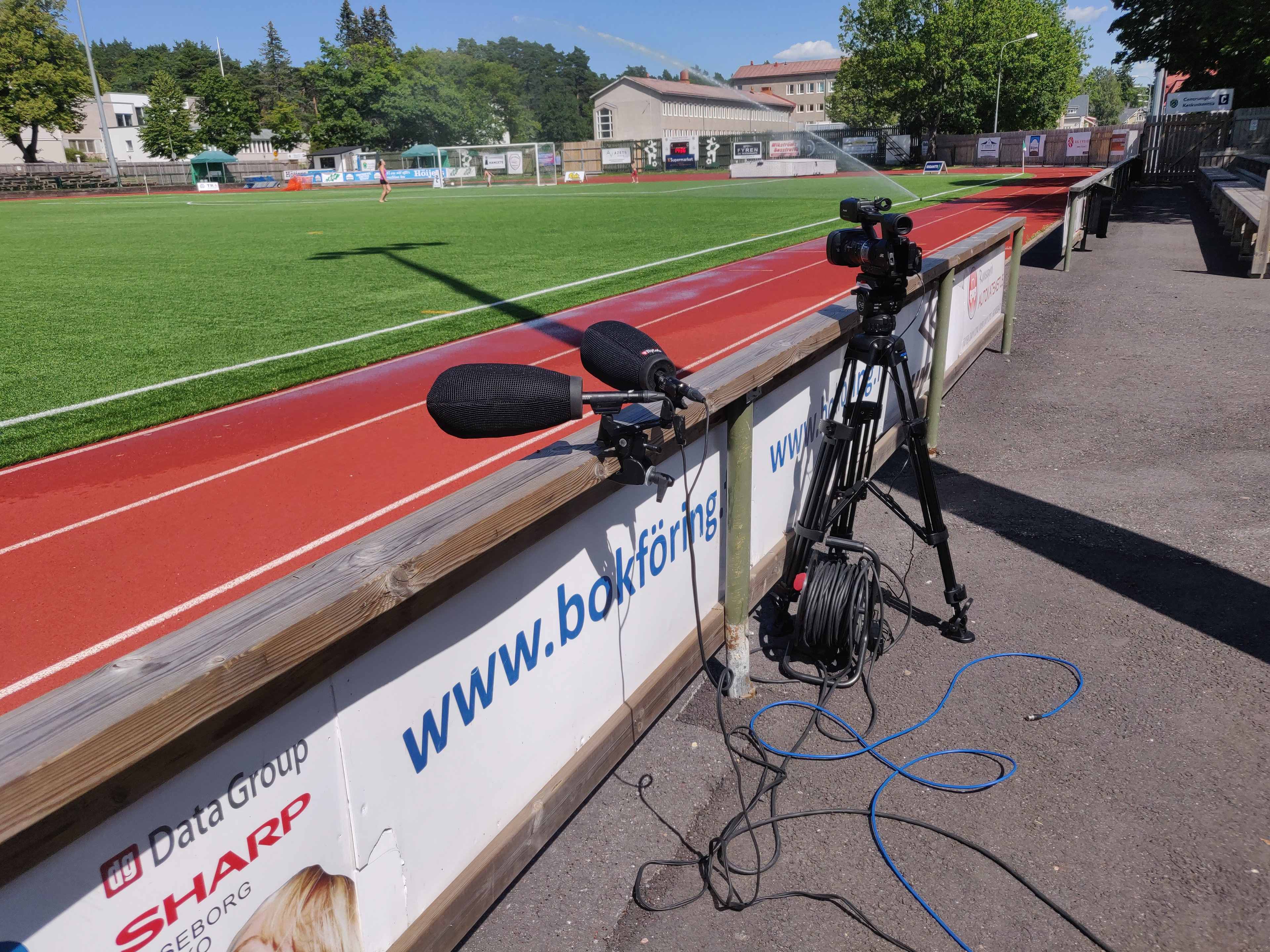 The stereo microphone setup was on field level.