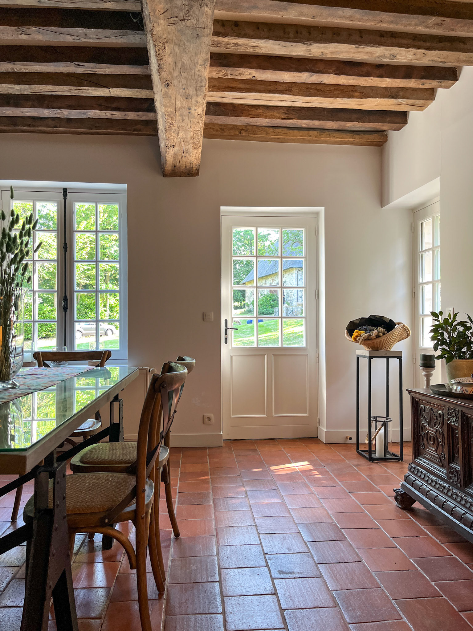 Salle a manger (vue vers exterieur)