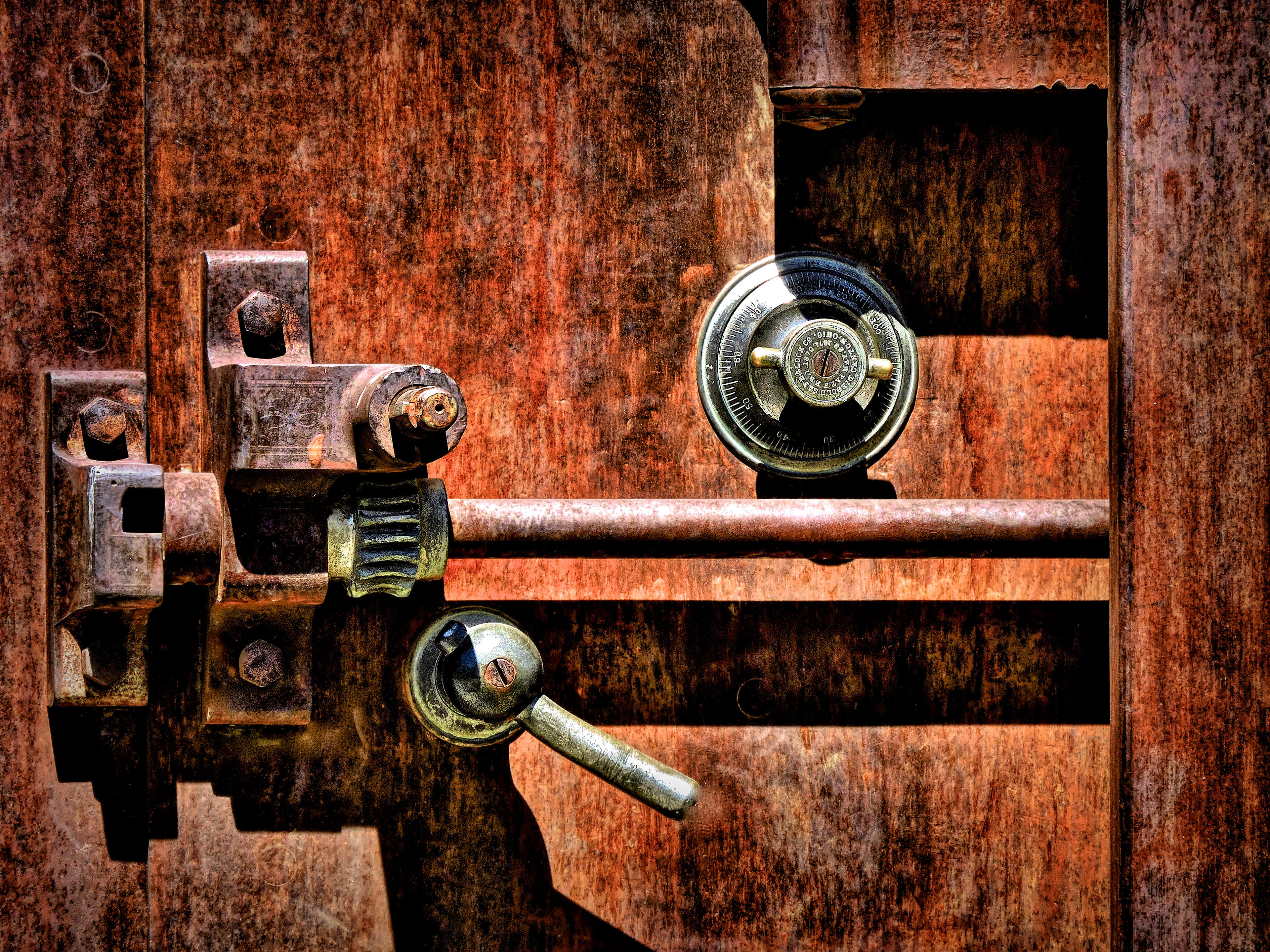 EQ1504_0468AE  ~  Safe Door Detail