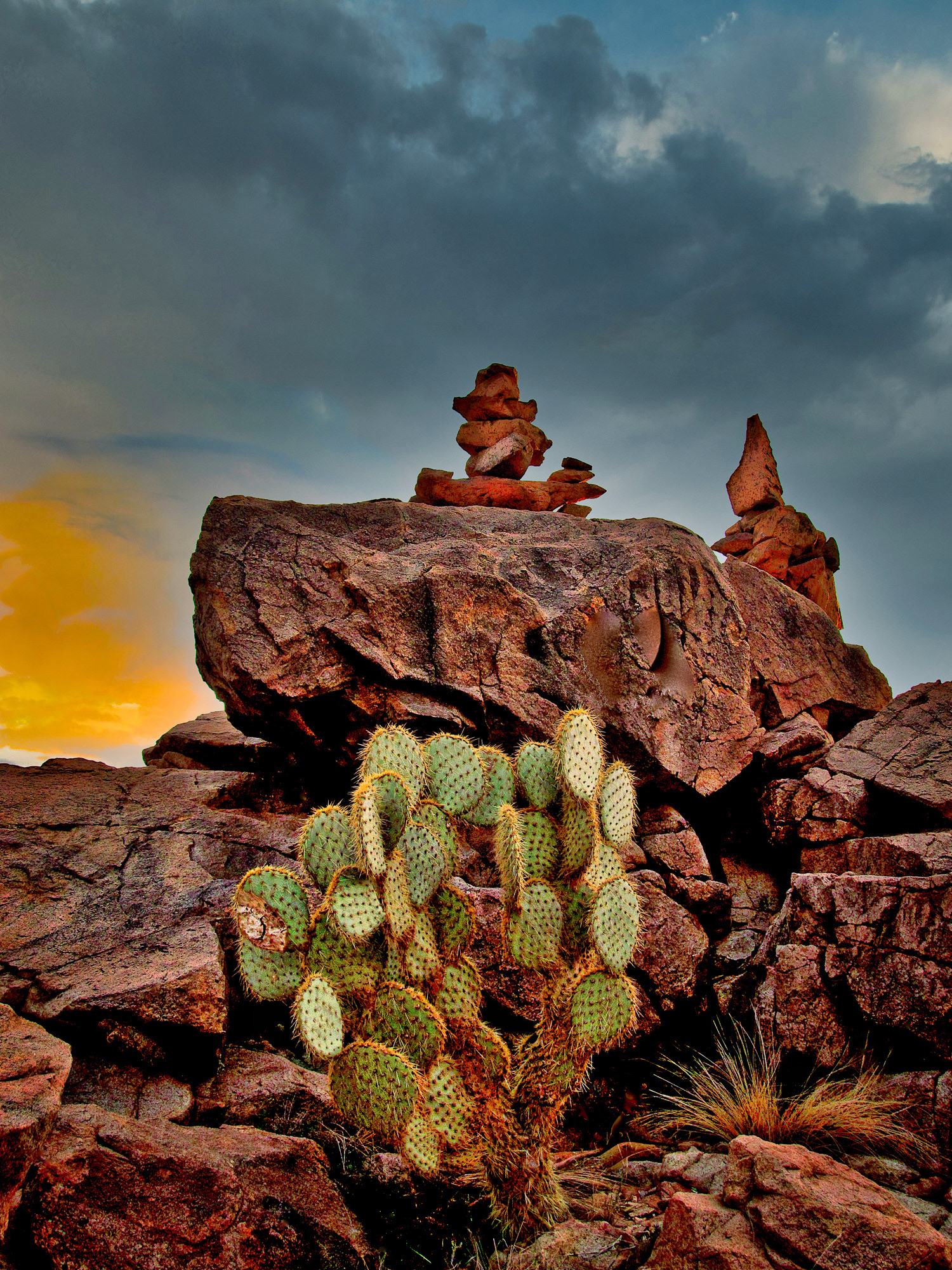 ZZ1207_0009AE  ~  Hilltop Cairns