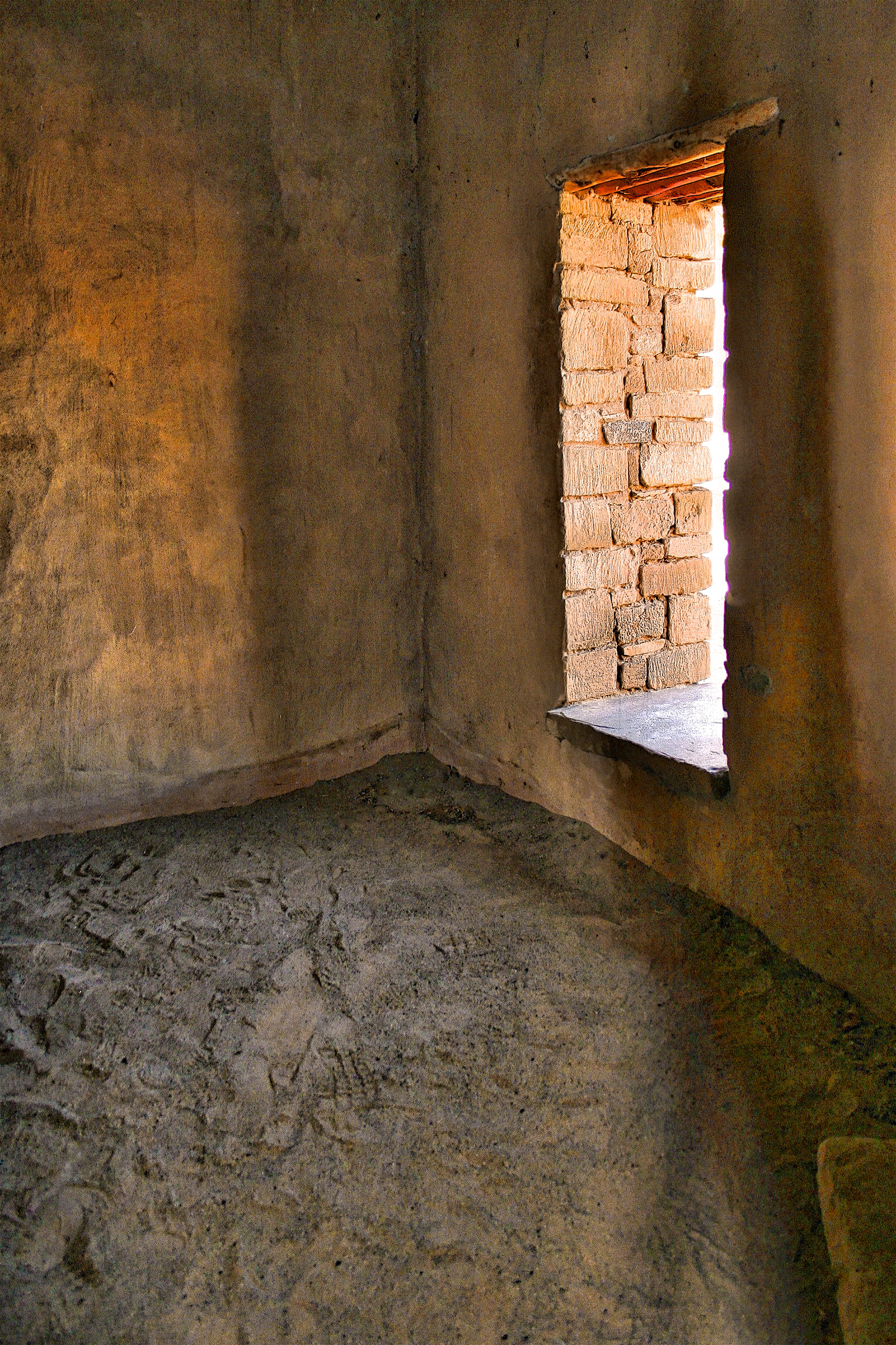 NC1210_0178AU ~ Solitary Window