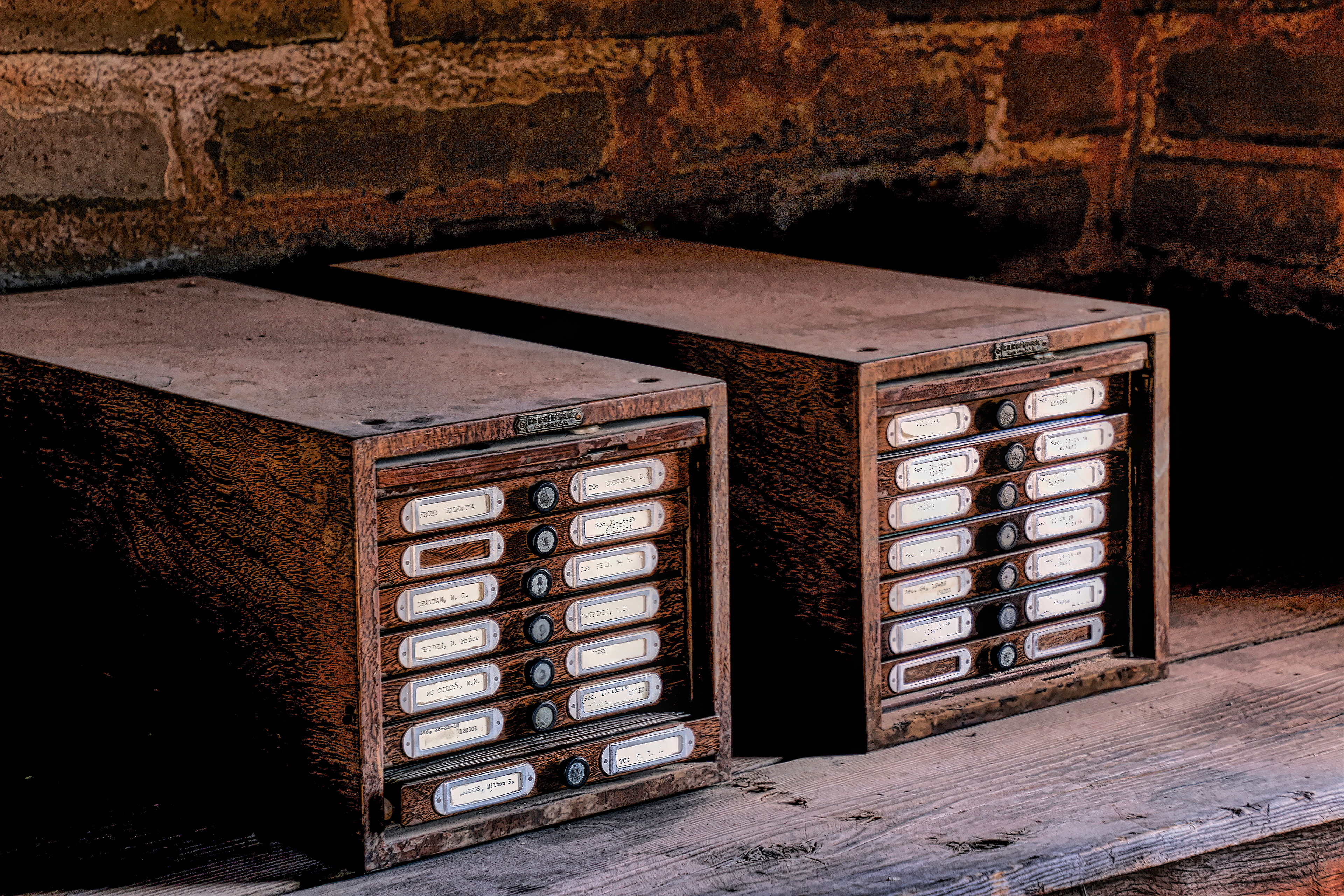 OB2002_1090AH  ~  Filed Away