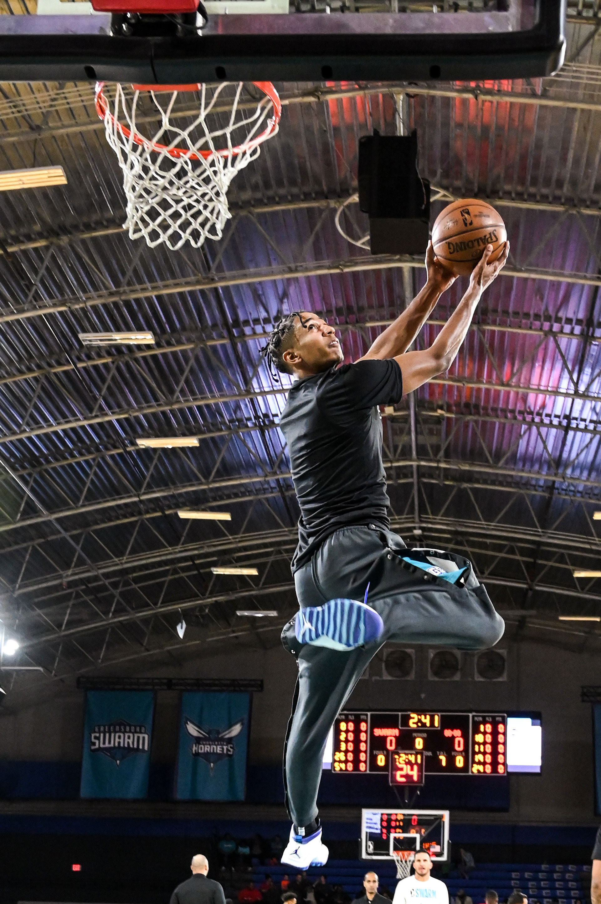 Trey Phills performing a slam dunk