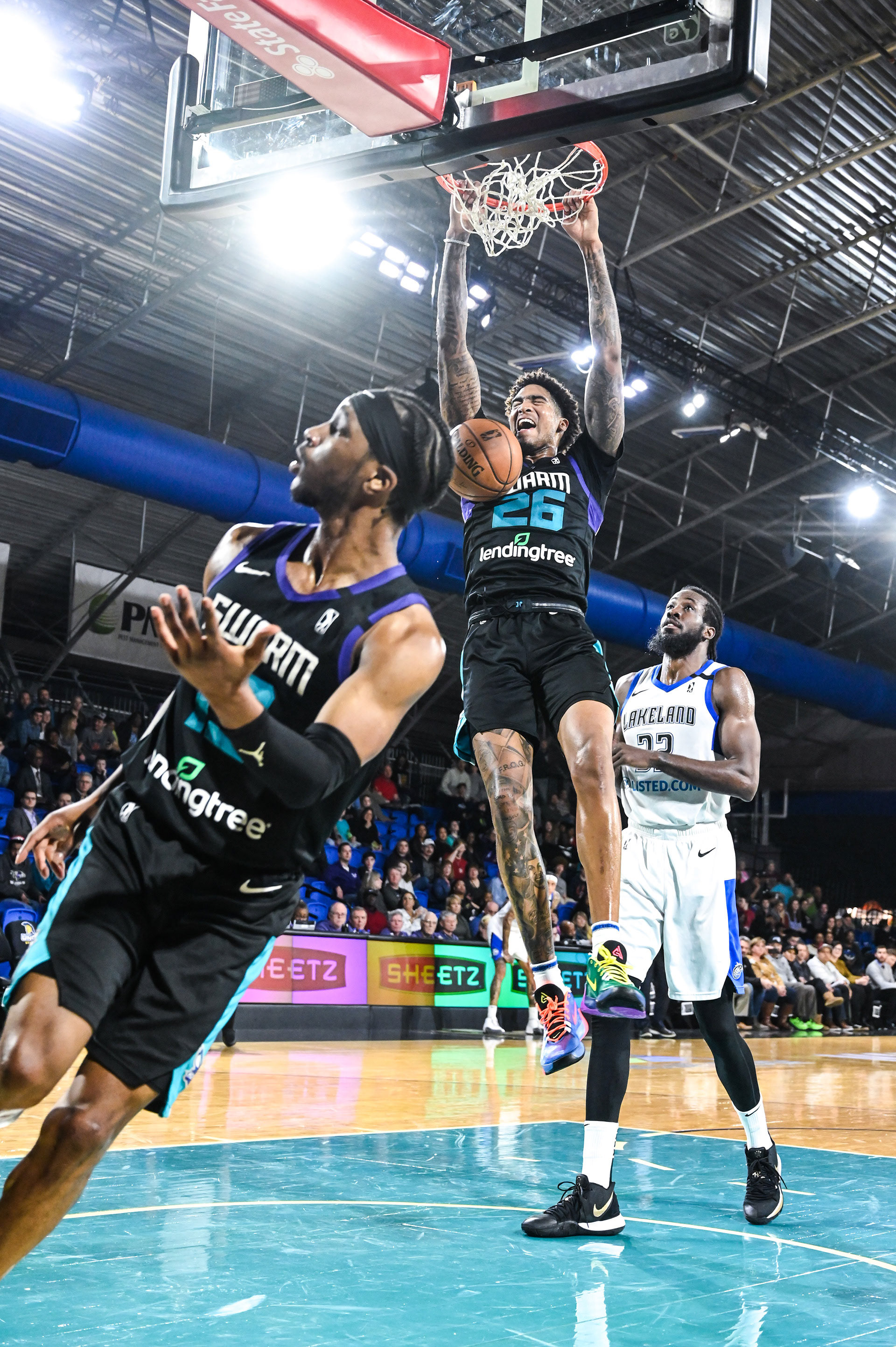 Ray Spalding dunking from Joe Chealey