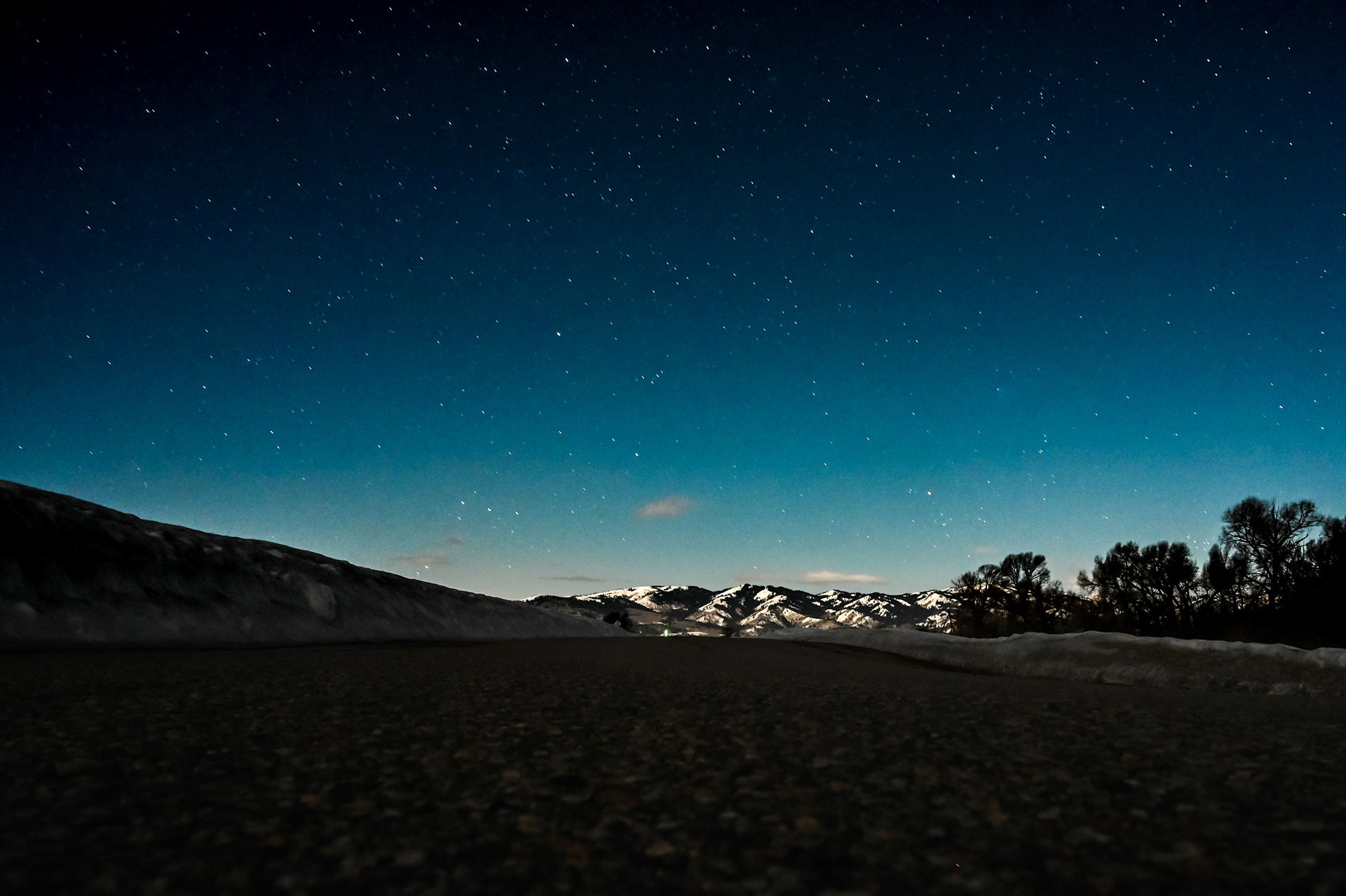The Grand Teton mountains at night