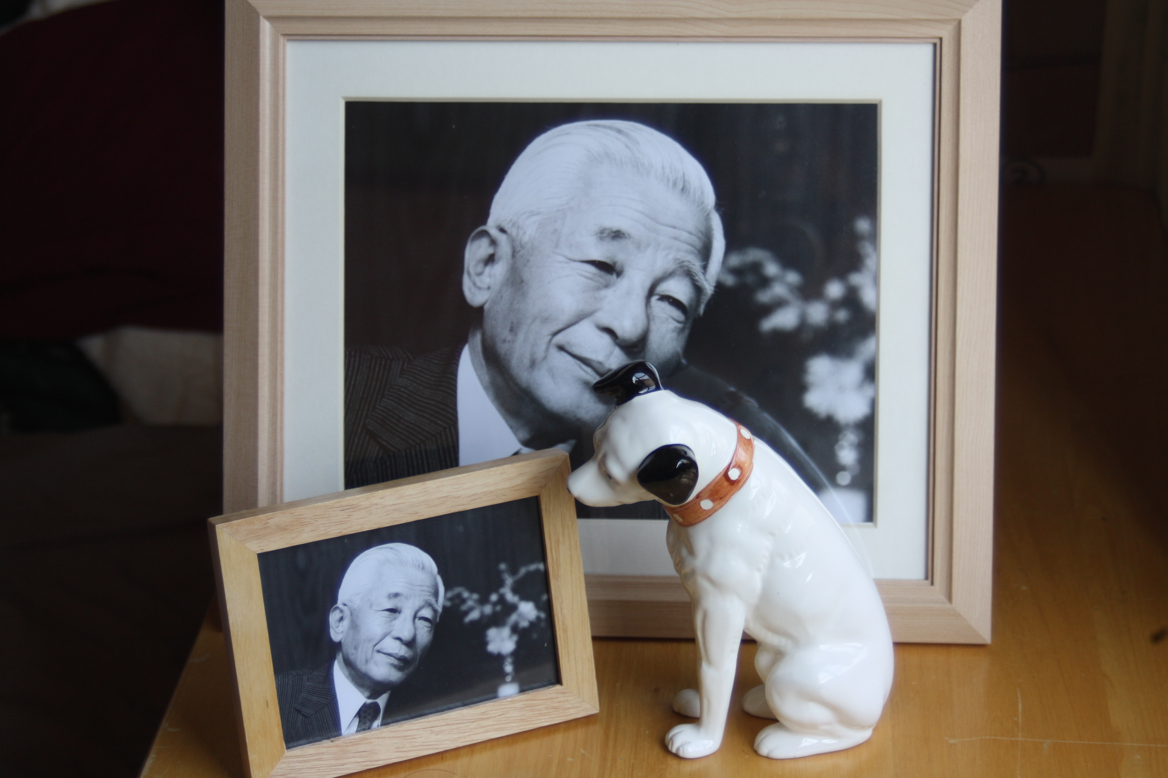 SH02 高野鎭雄遺影