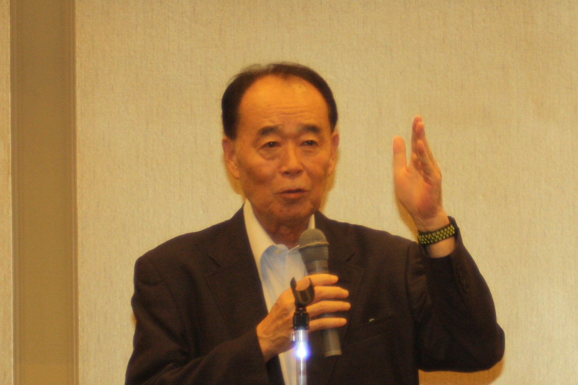 古都鎌倉から世界に羽ばたいた会長の小学校の先輩斎藤さん