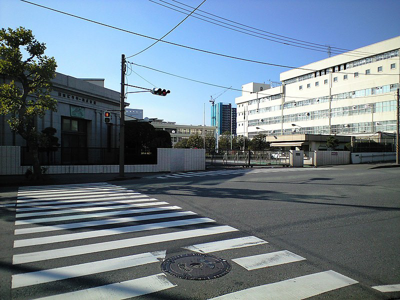 在りし日の横浜工場5ビル(Wikipediaより)