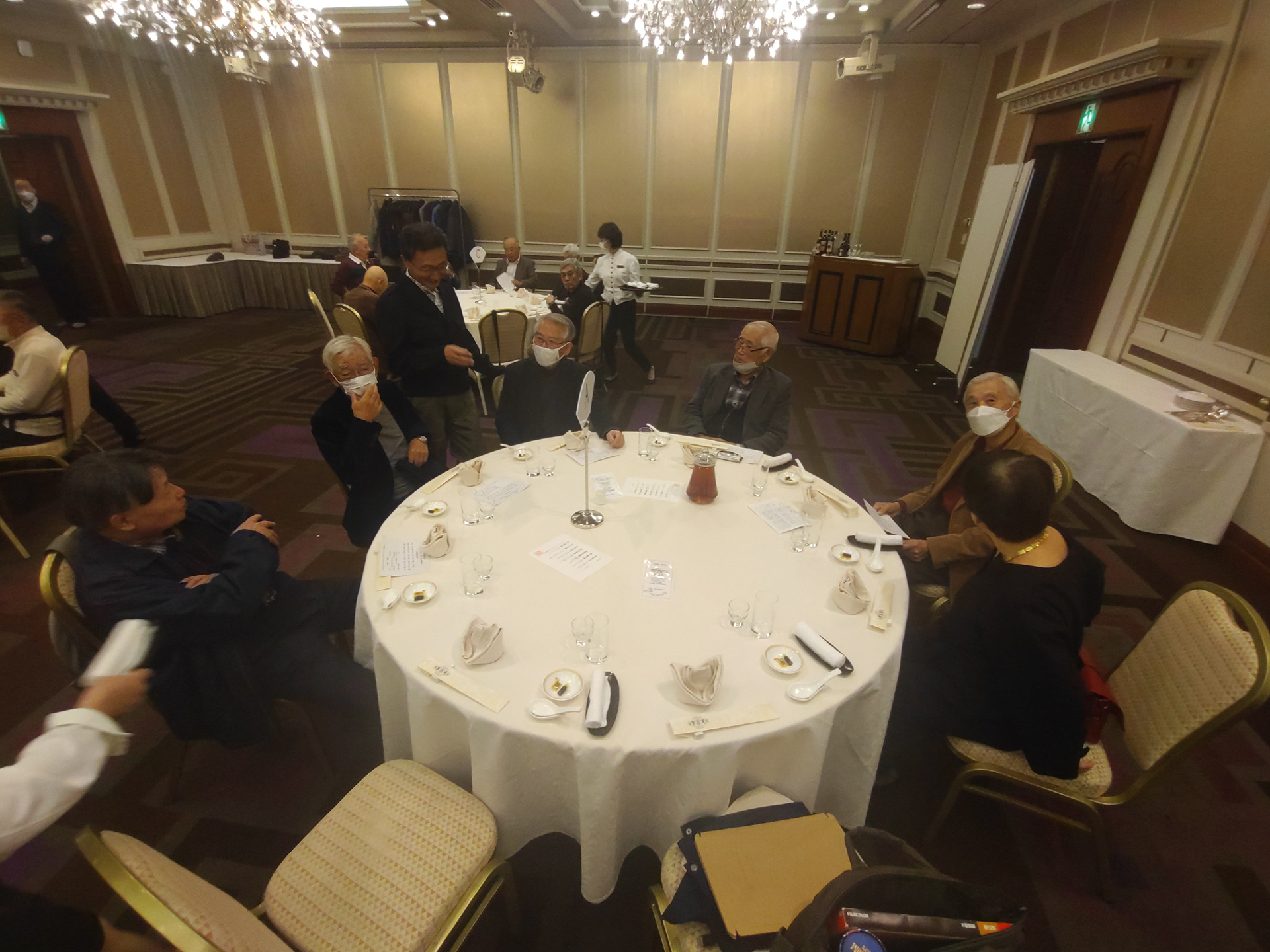 開会前の団欒の風景