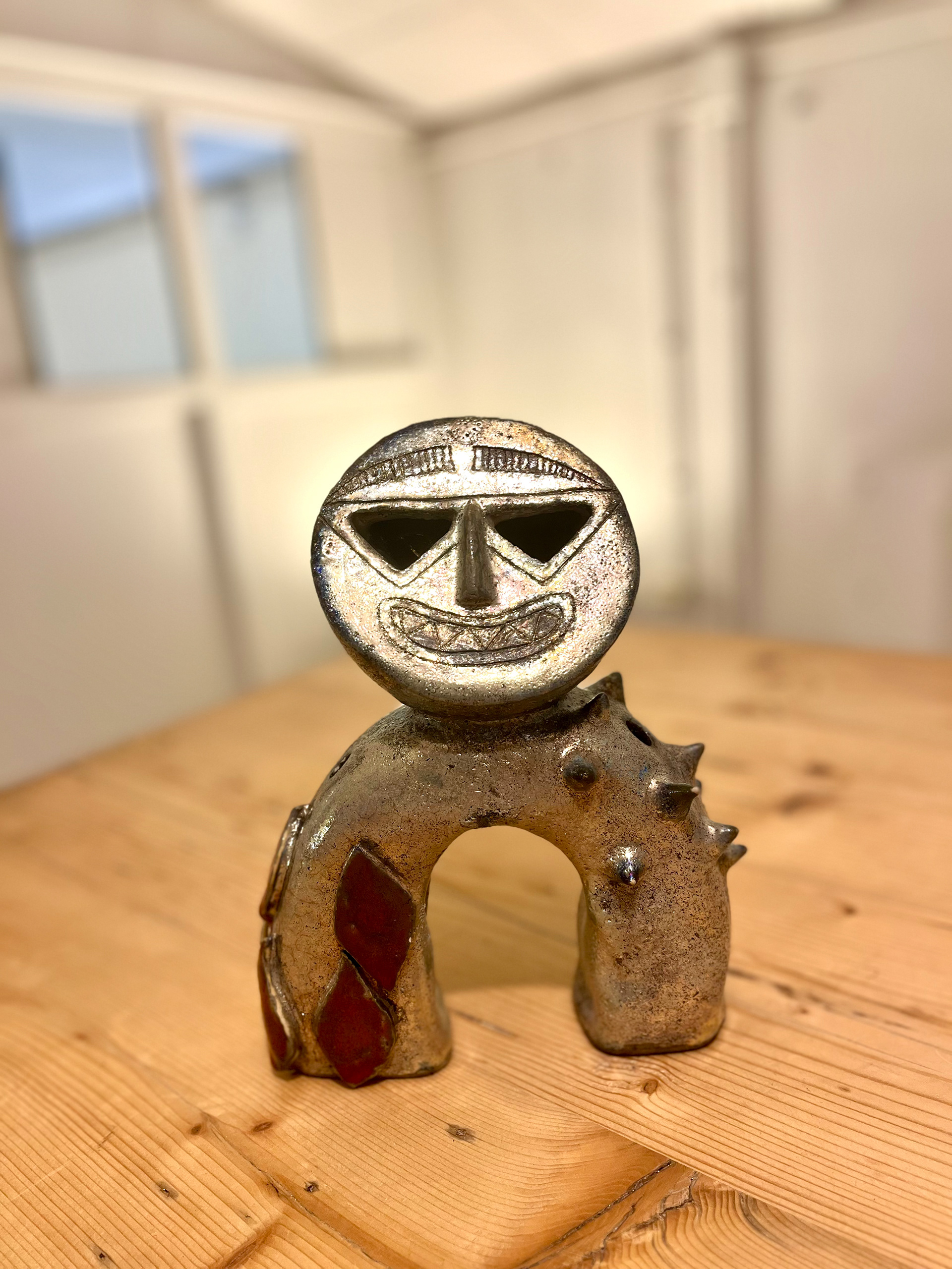 Stefano Cerioli. IDOL 3. Ceramica RAKU e smalti. 2025