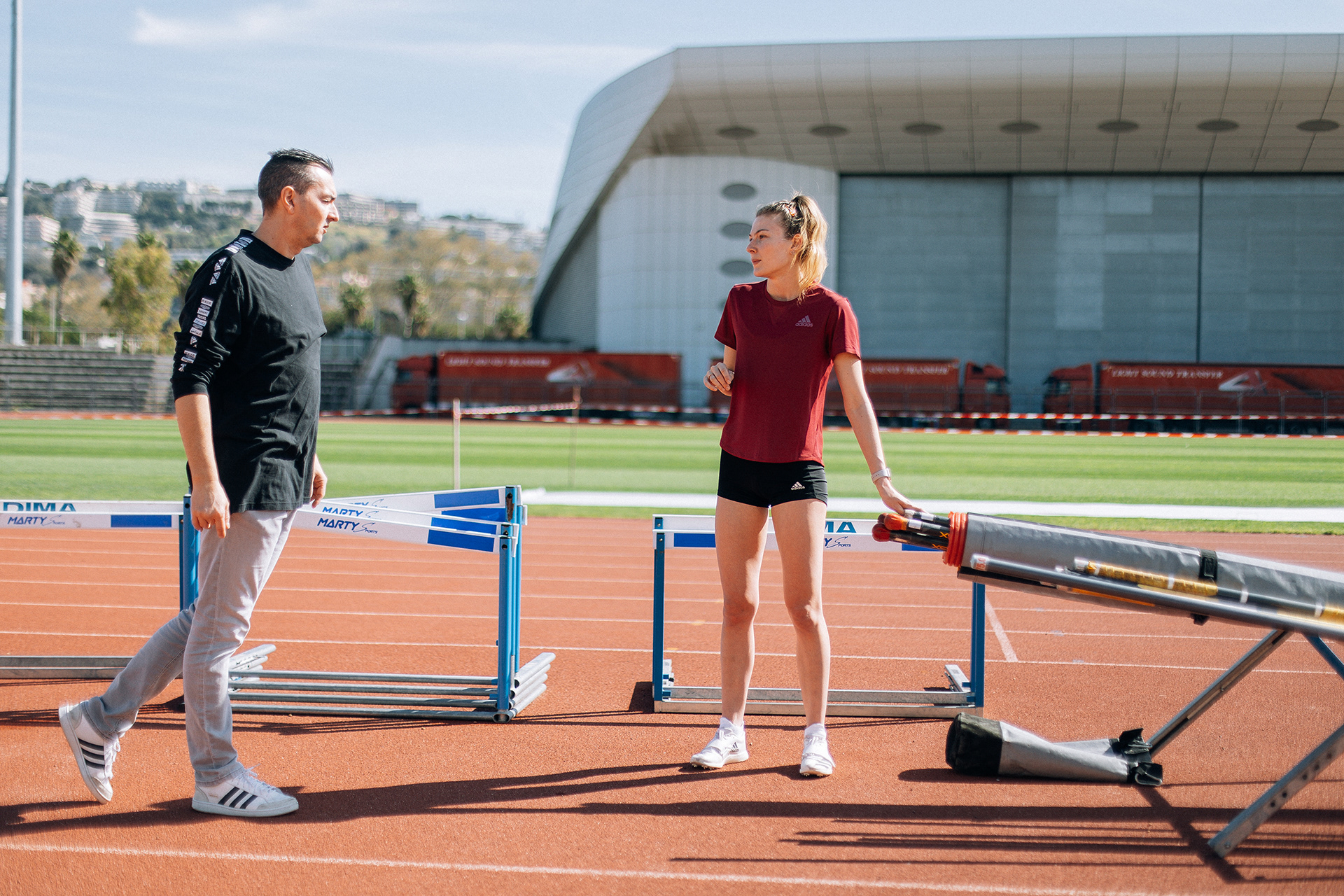 Margot Chevrier et son coach Sébastien Reisdorffer, stade Charles Erhmann, UCA © Gaëlle Simon