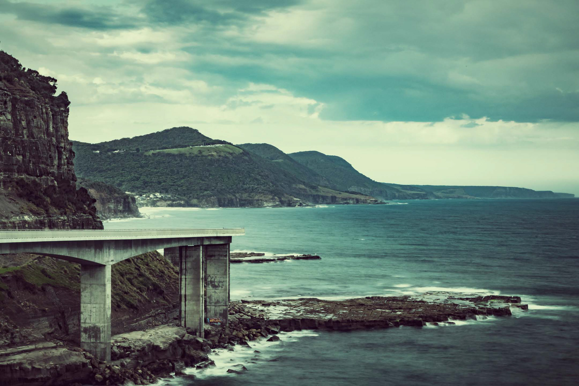 Here's a photo I took when visiting the Grand Pacific Drive, located in Sydney, Australia.