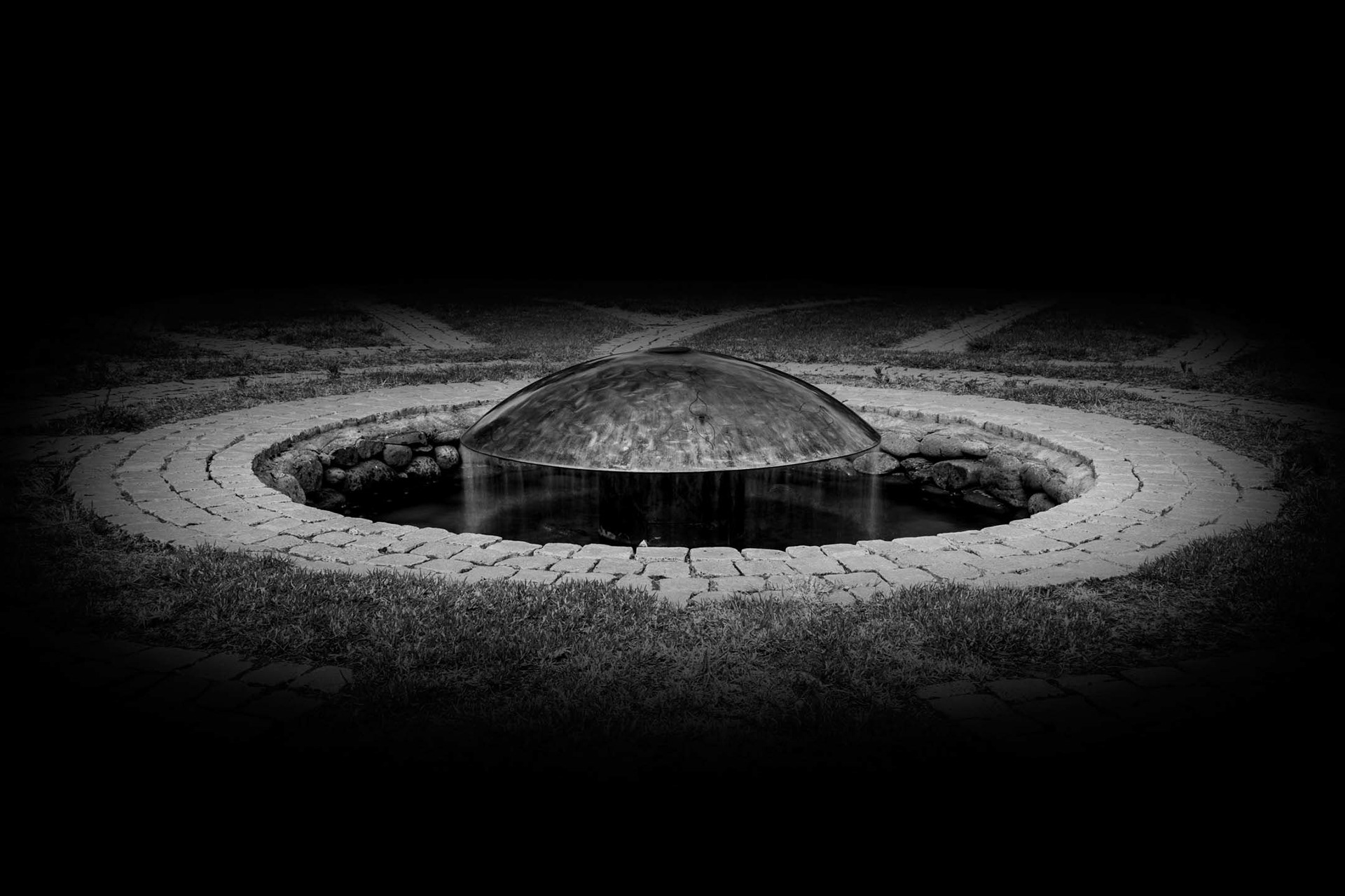 It's a fountain. It's in black and white. Quite straightforward hey? 🙂