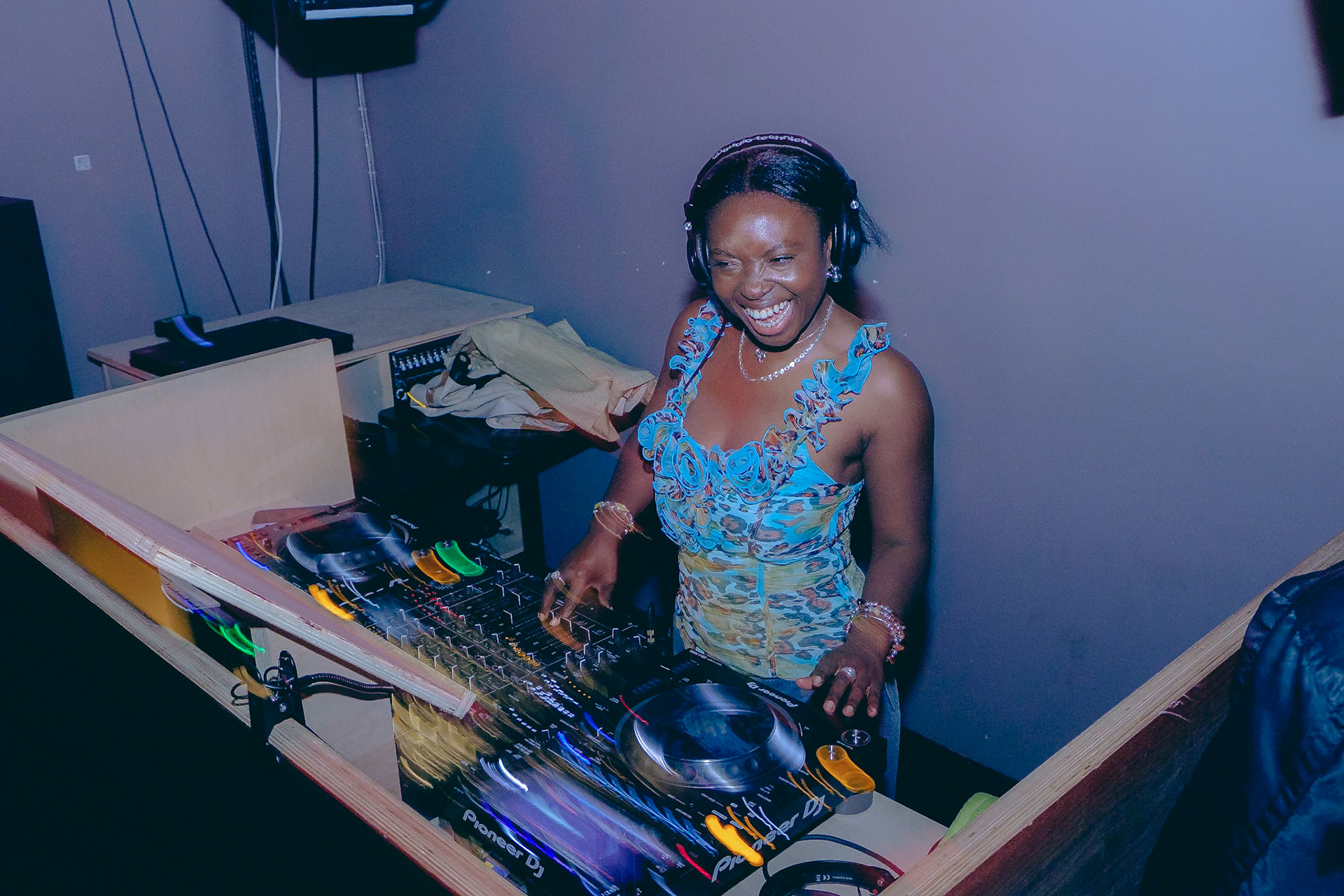 From DJ sets to dancing crowds, this Soundsgood event captures Toronto’s house music vibe with unique long-exposure effects.