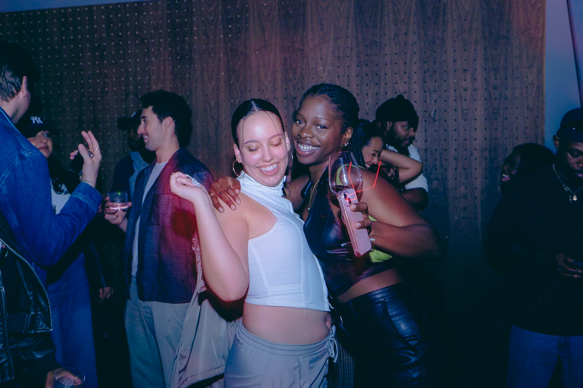 From DJ sets to dancing crowds, this Soundsgood event captures Toronto’s house music vibe with unique long-exposure effects.