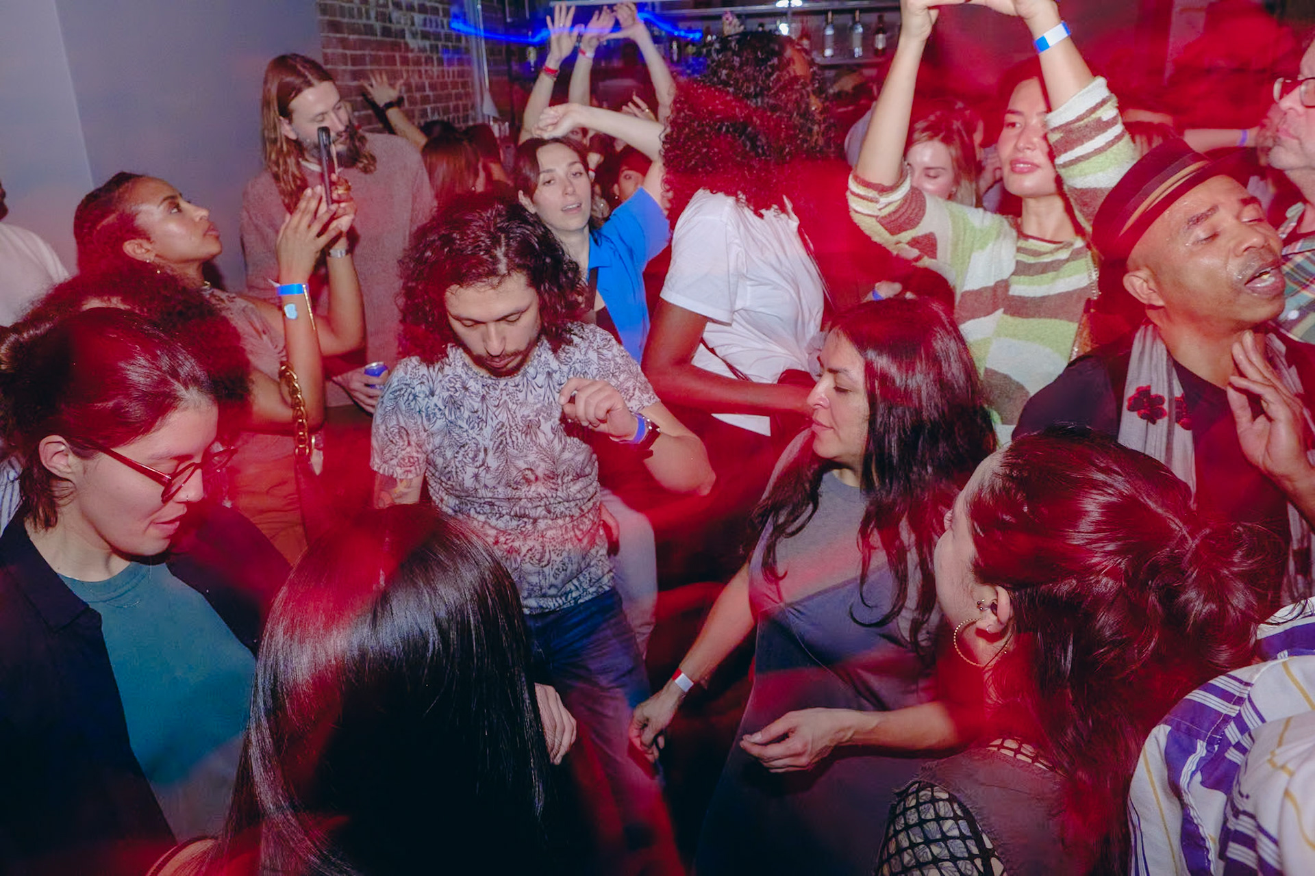 "Experience Rumba Buena – Toronto Nightlife Photography with Light Trails" From dancing crowds to energetic DJs, these Rumba Buena photos celebrate Toronto’s Latin party scene with dynamic long-exposure effects.