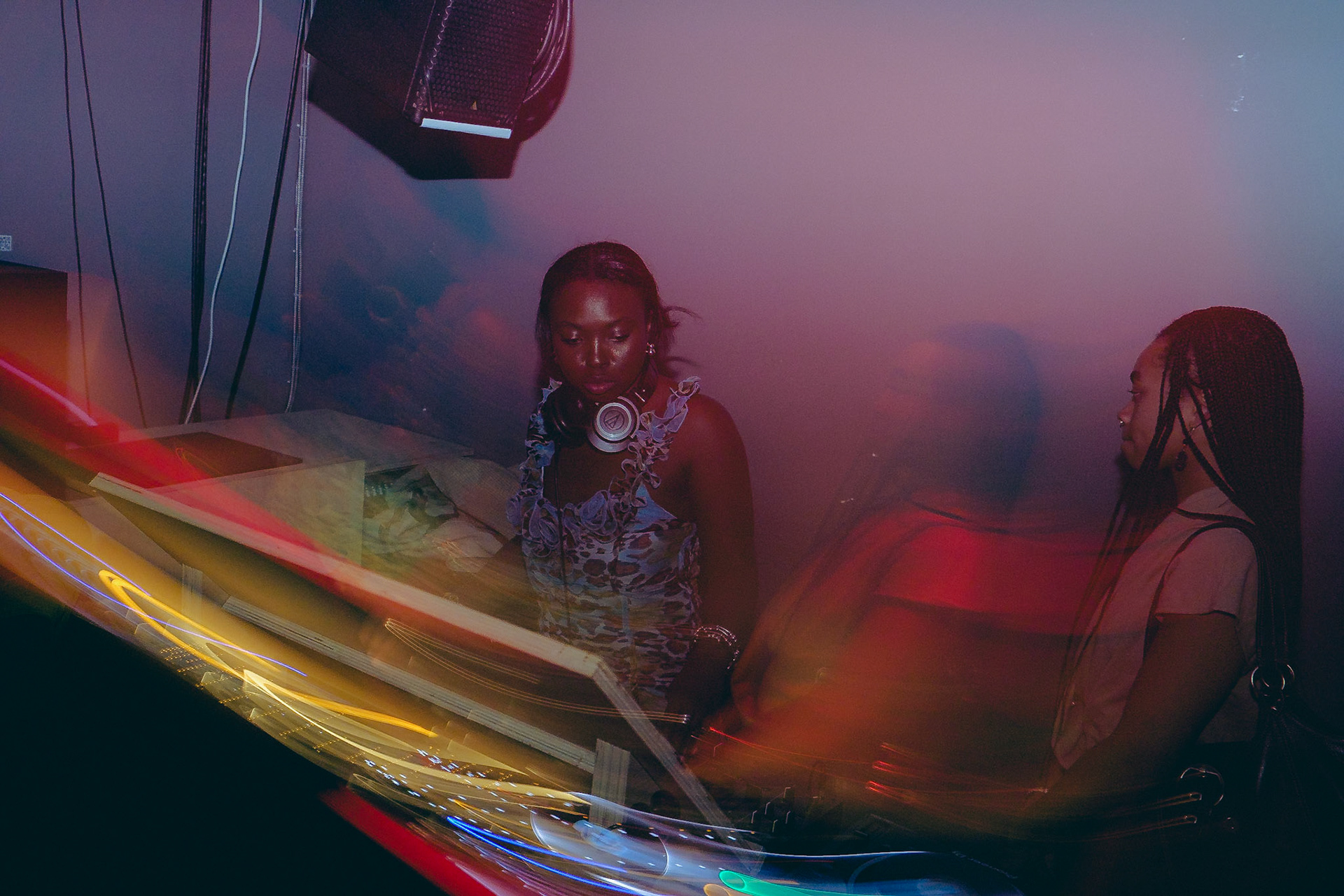 From DJ sets to dancing crowds, this Soundsgood event captures Toronto’s house music vibe with unique long-exposure effects.