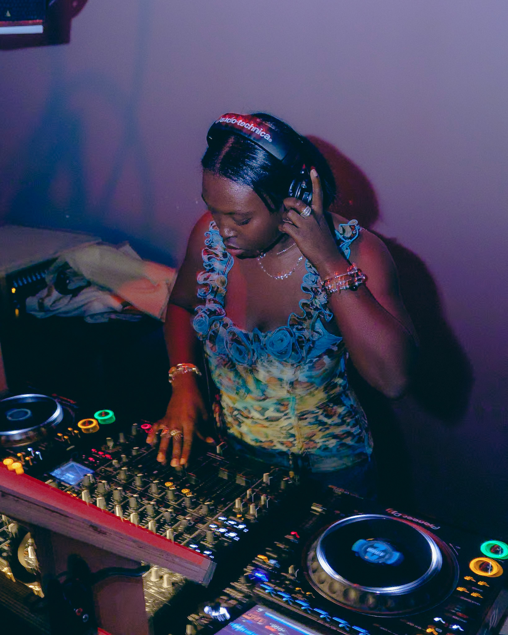 From DJ sets to dancing crowds, this Soundsgood event captures Toronto’s house music vibe with unique long-exposure effects.