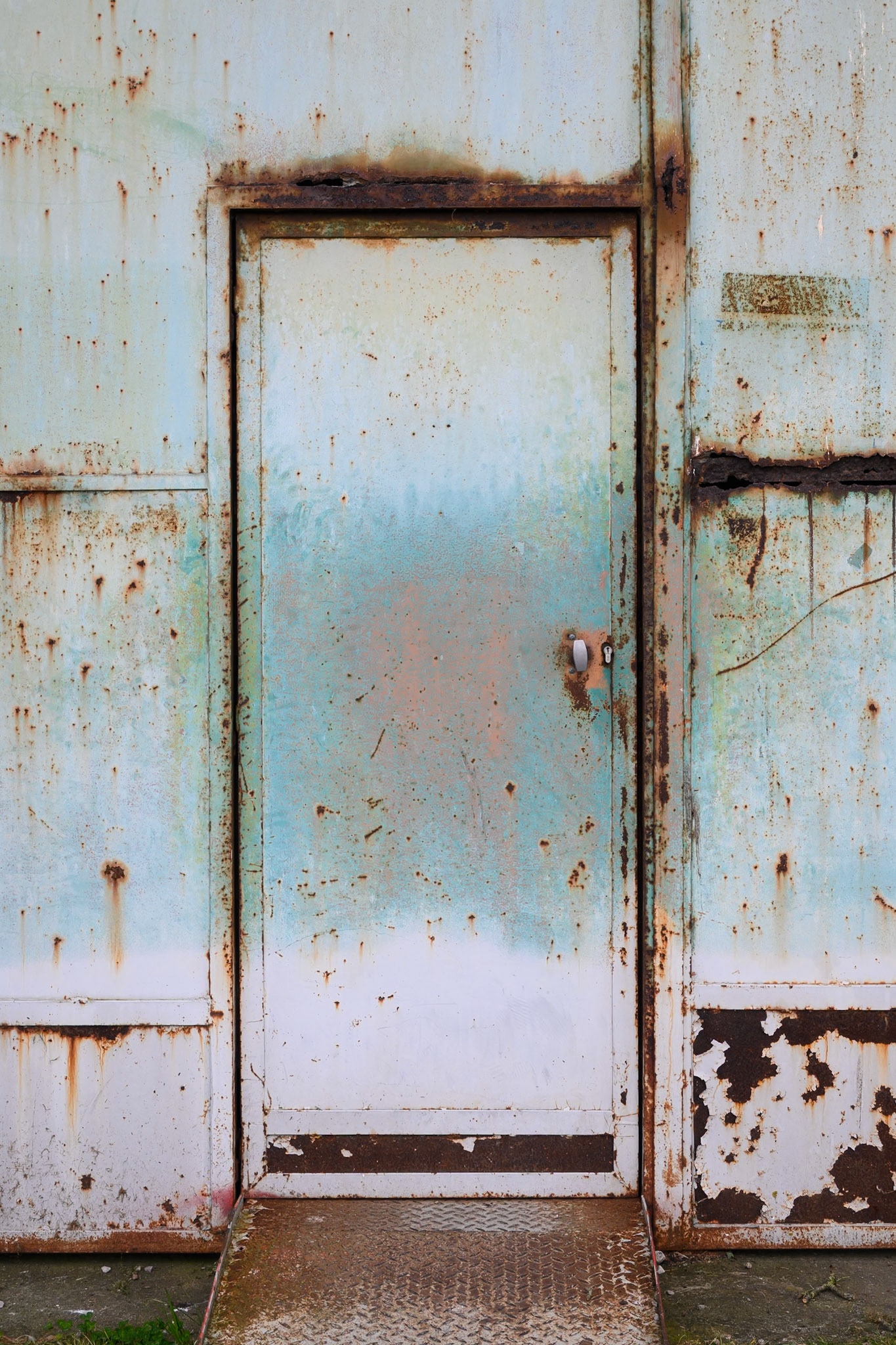 Hanger door, Ecausseville