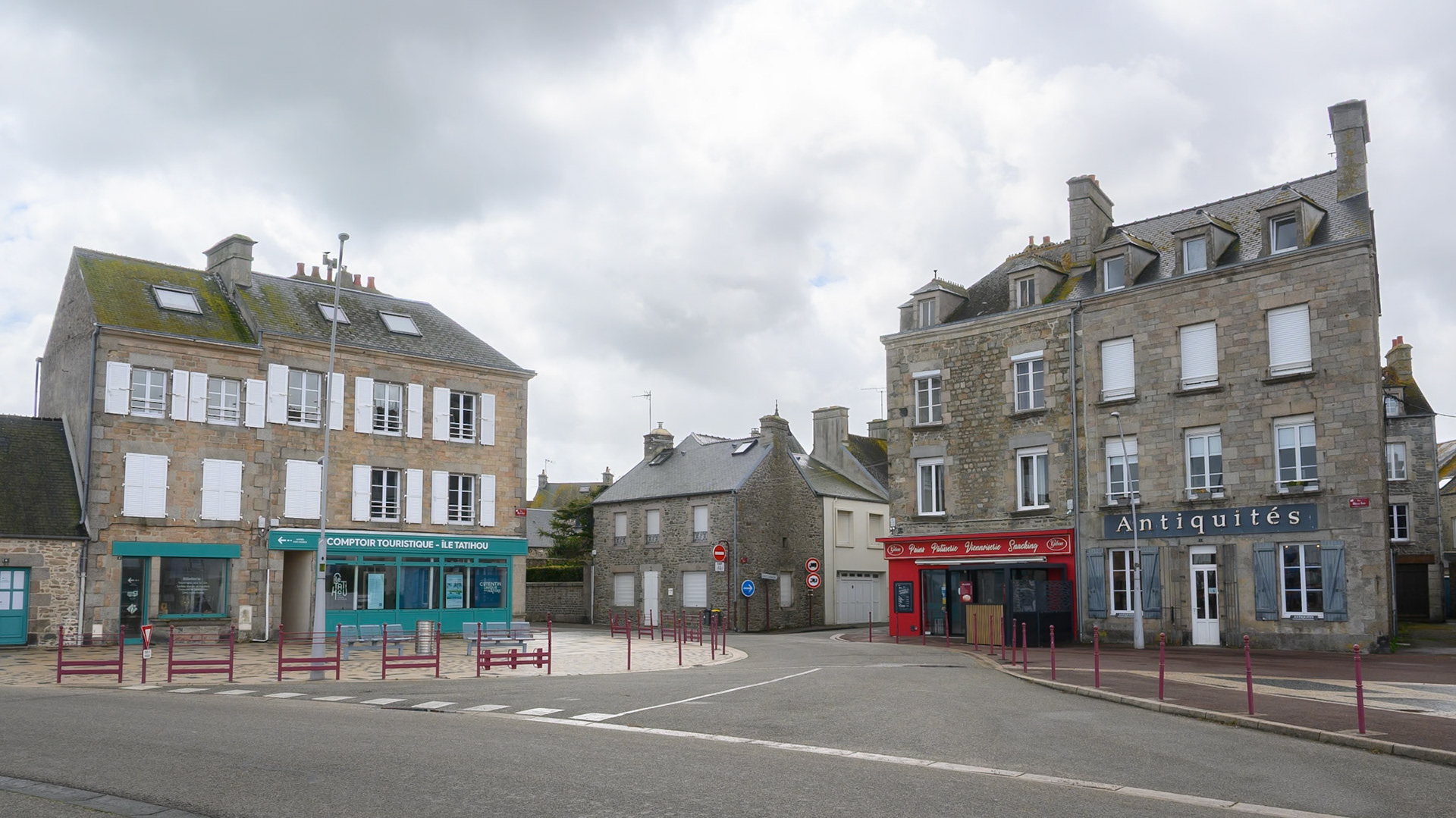 Shops at Saint-Vaast-la-Hougue