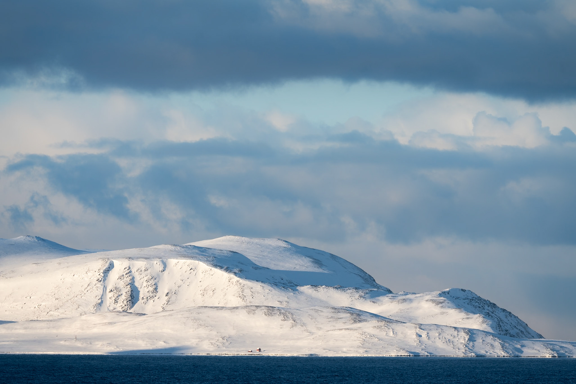 Lone house on route from Havøysund