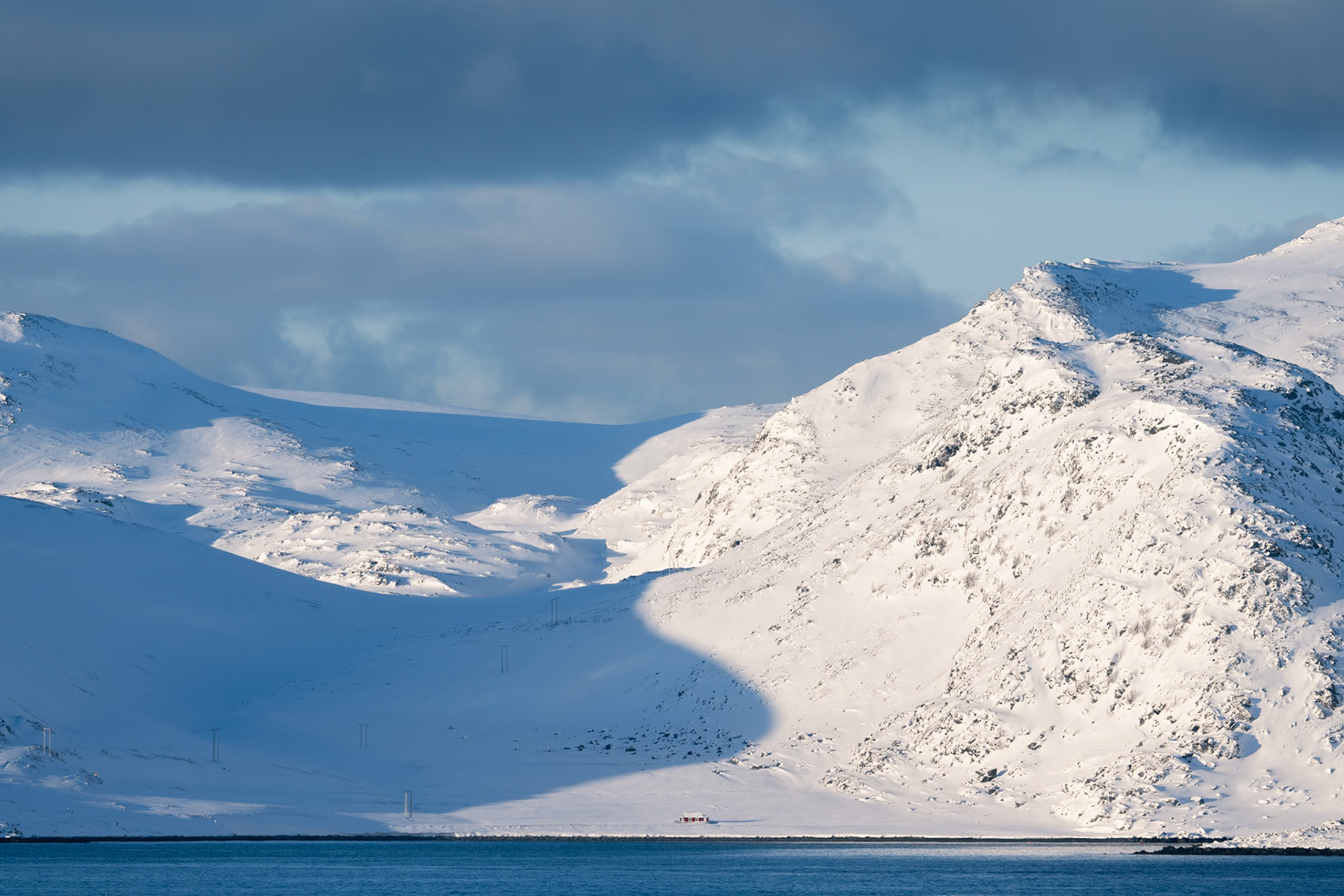 Lone house on route from Havøysund