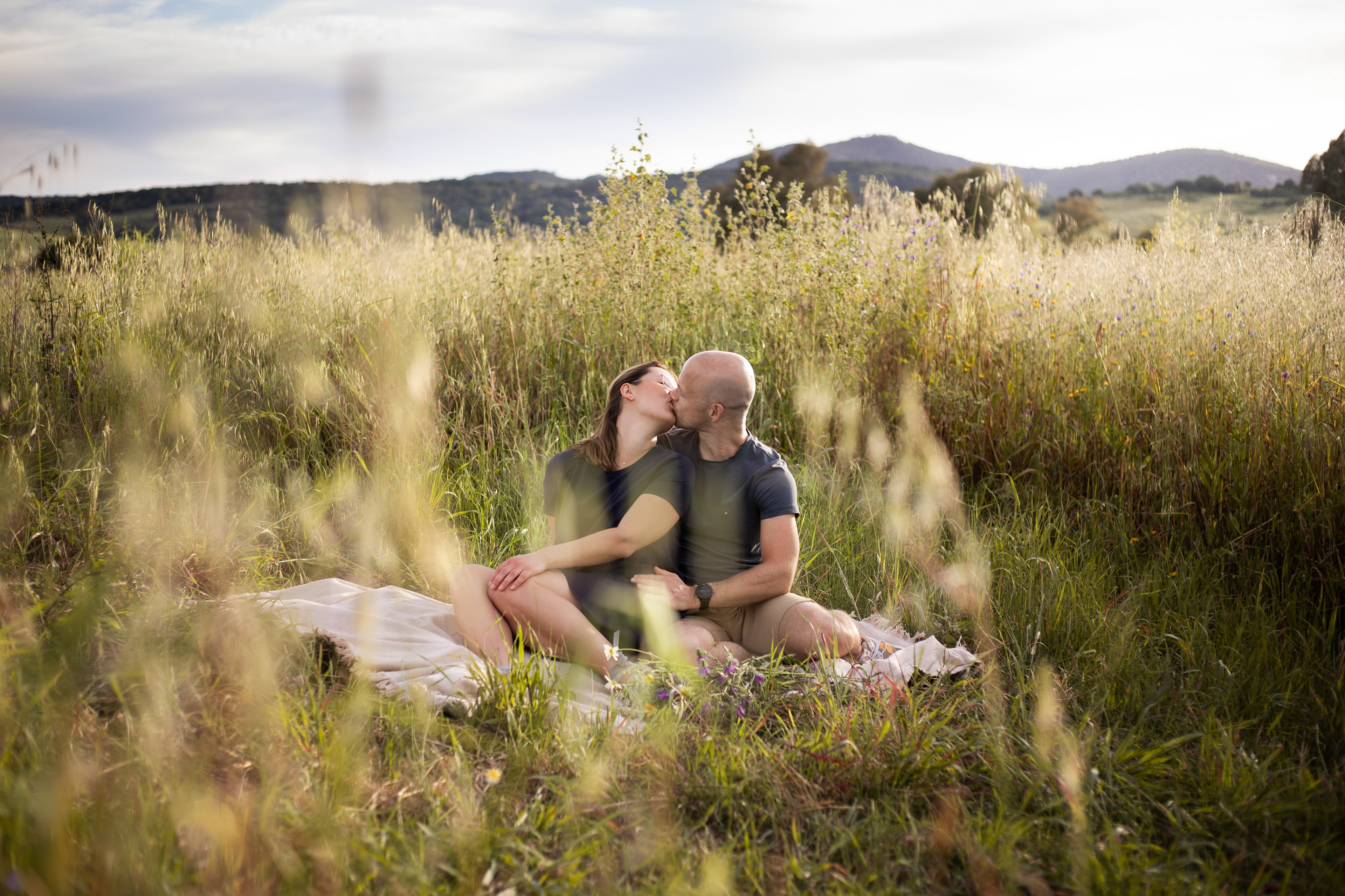 Sunset kiss - romantic photoshoot in Jimena de la Frontera