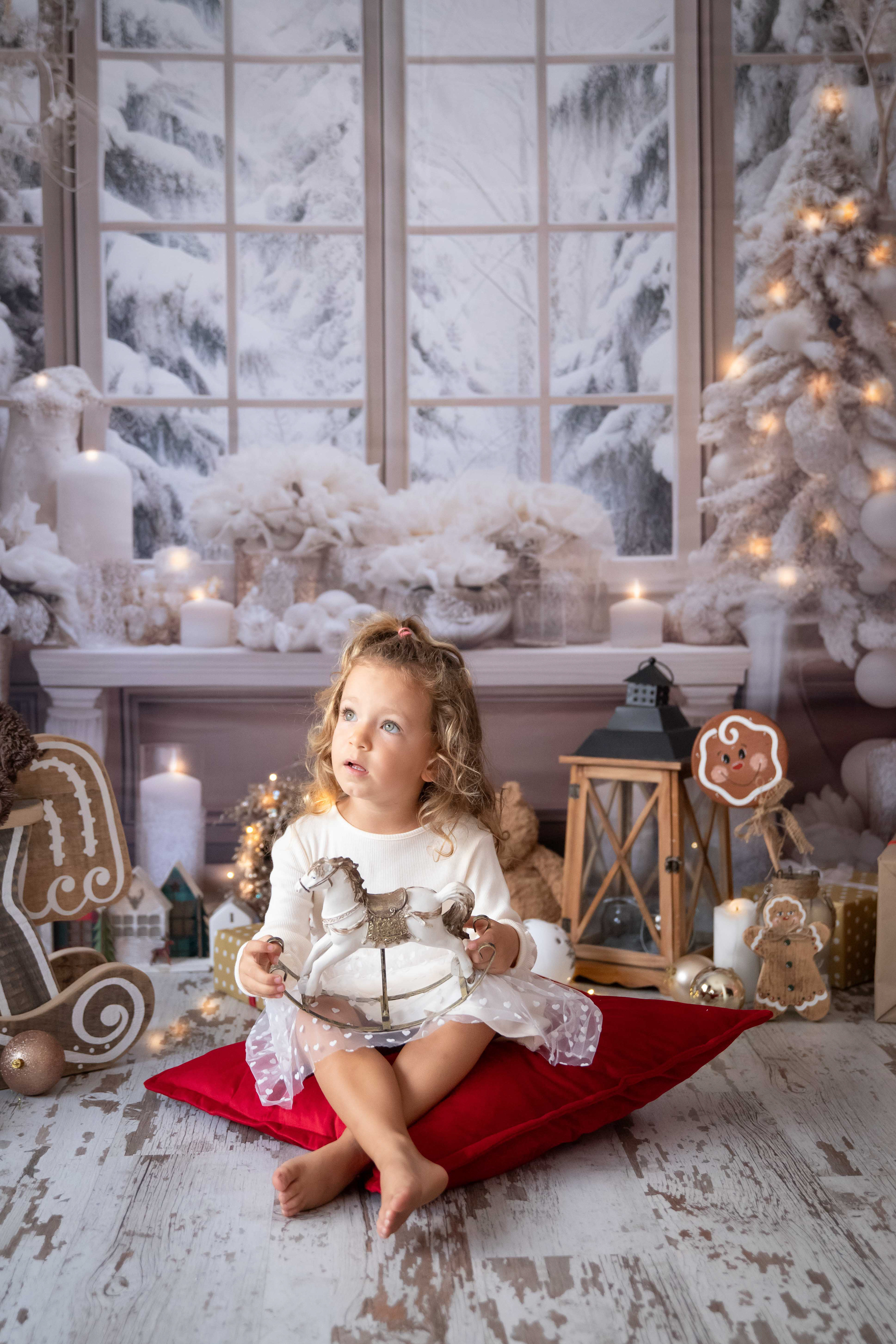 Fotografías naturales de Navidad de niños durante una sesión escolar en San Pedro de Alcántara.