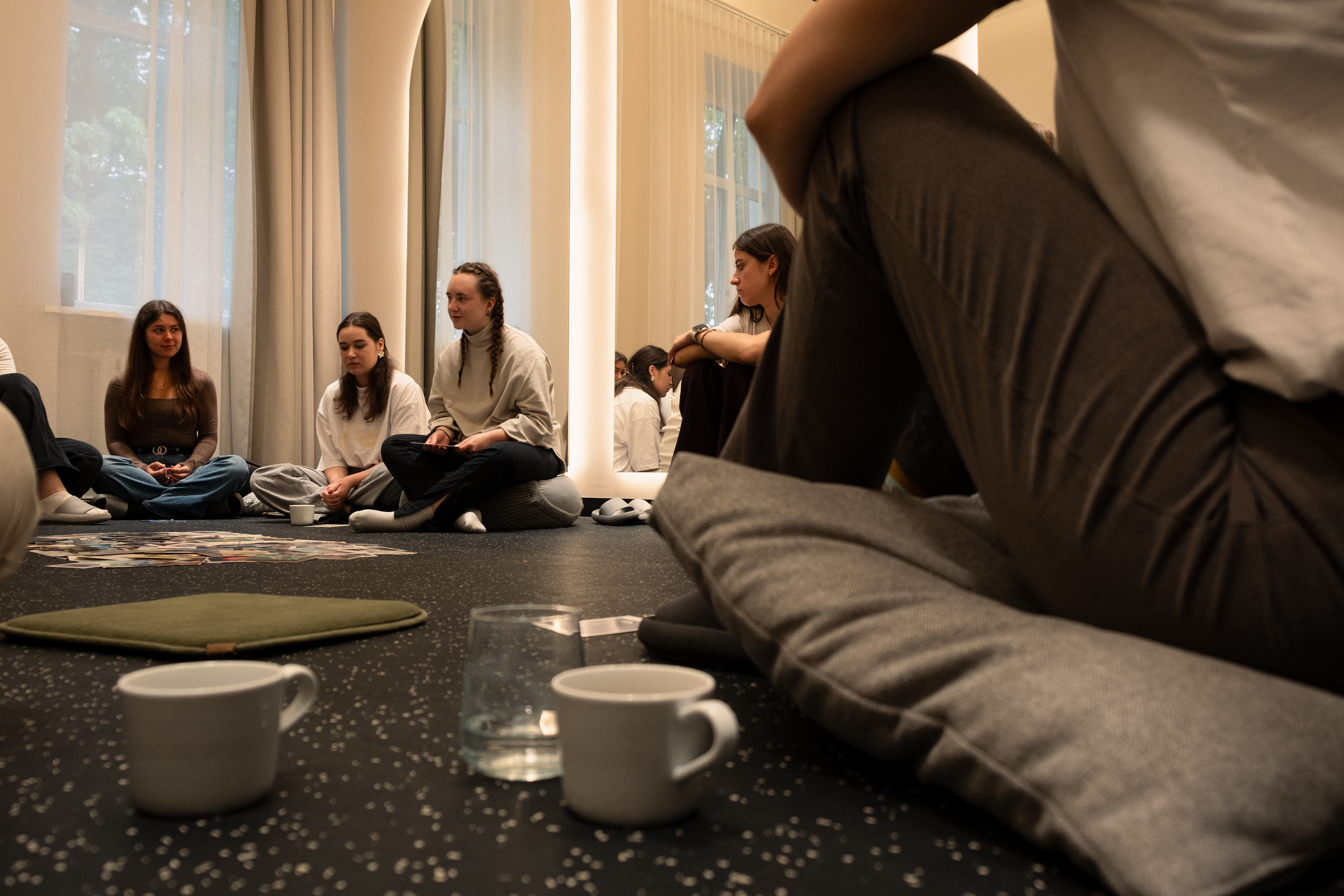 2026 VILNIUS, „SU KITOKIA REALYBE“ MENO TERAPIJA