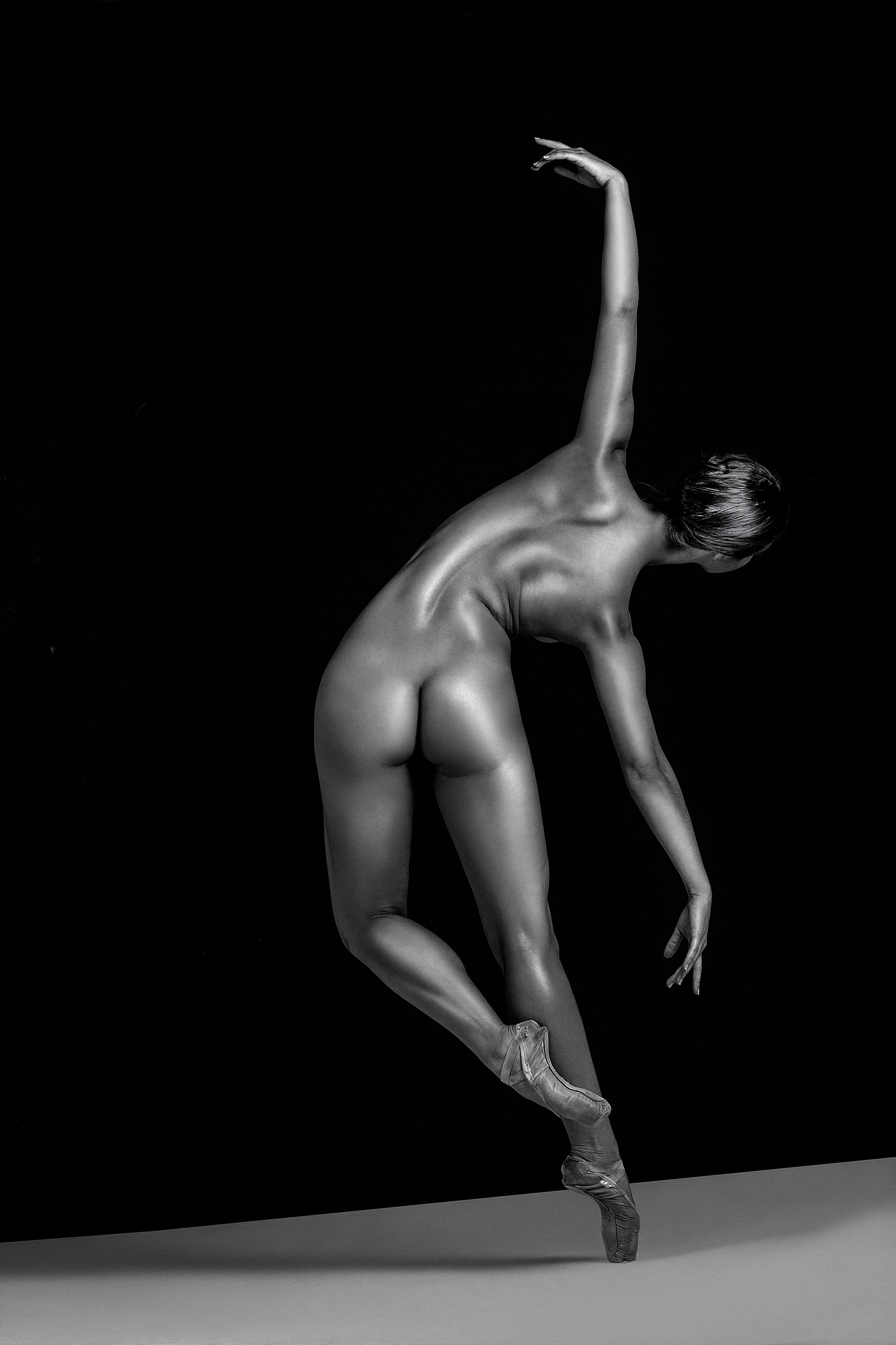 голая модель танцует фото 68