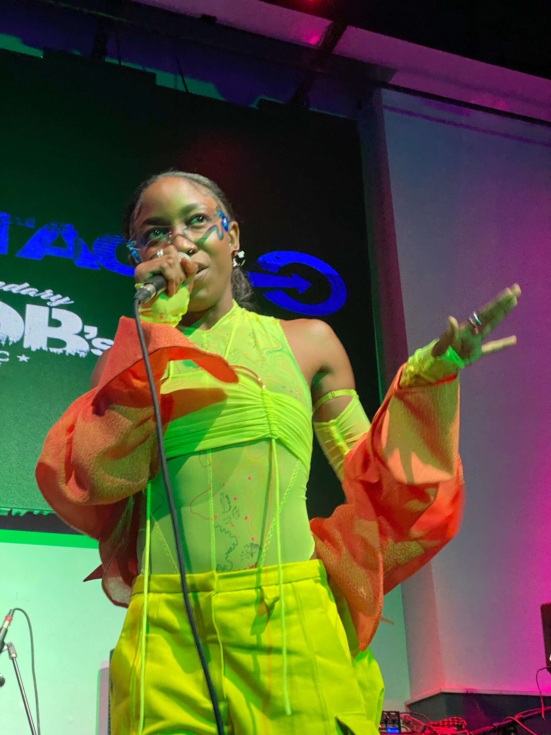 Singer KE'JA wearing the Bahdi, Jehli, Guantis, Lutiz, and Motete cargo pants