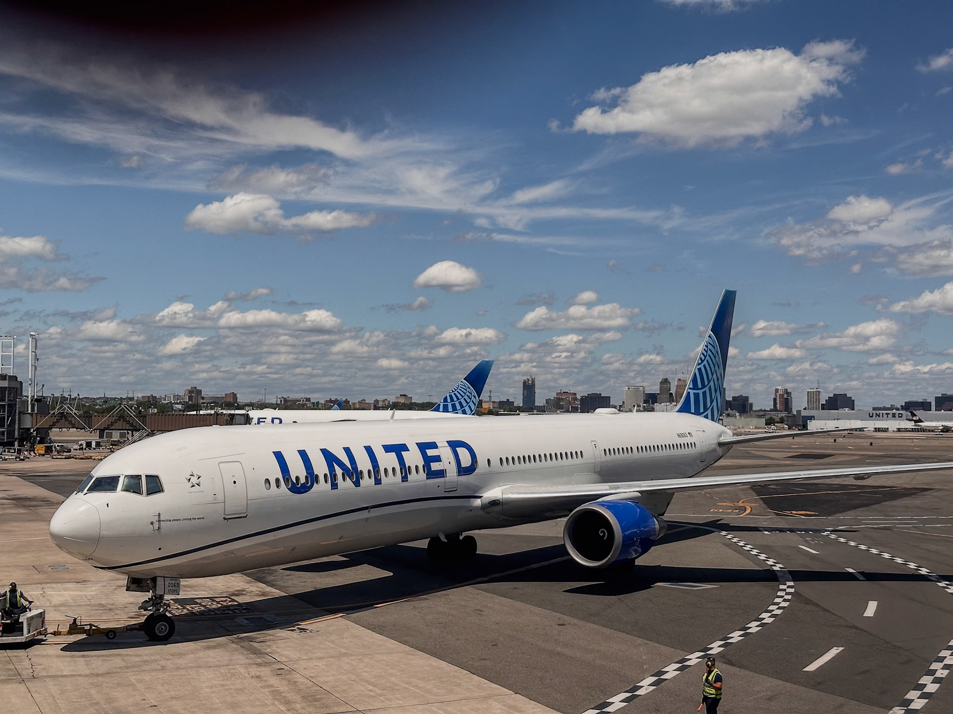 Boeing 767-400 At EWR