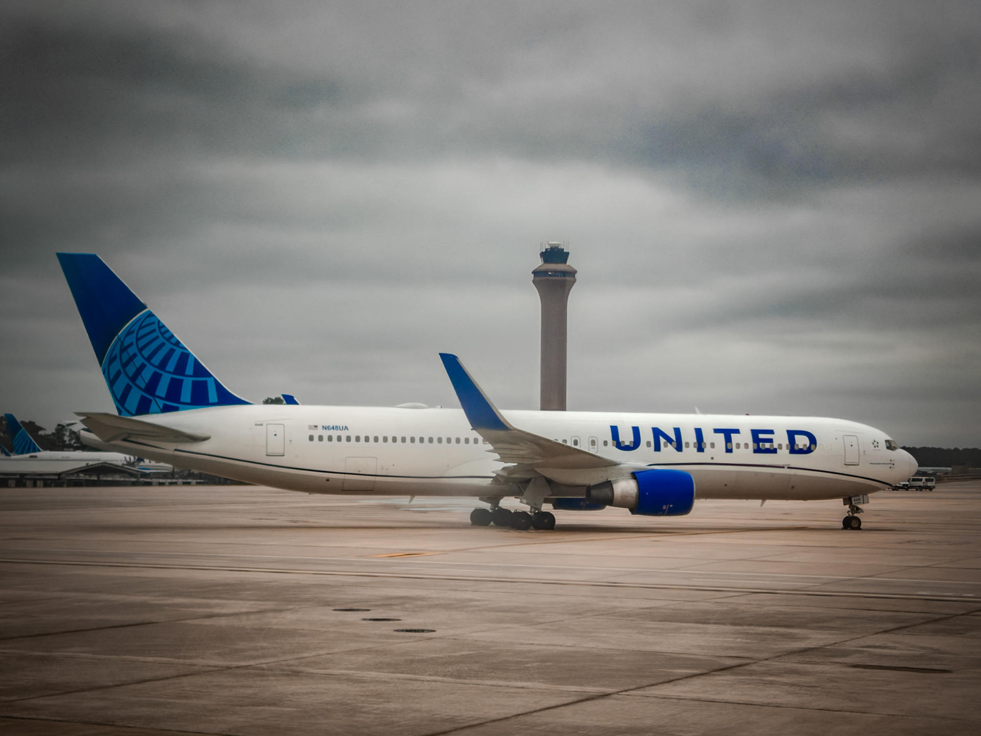 Boeing 767-322 ER at Bush Intercontinental Airport