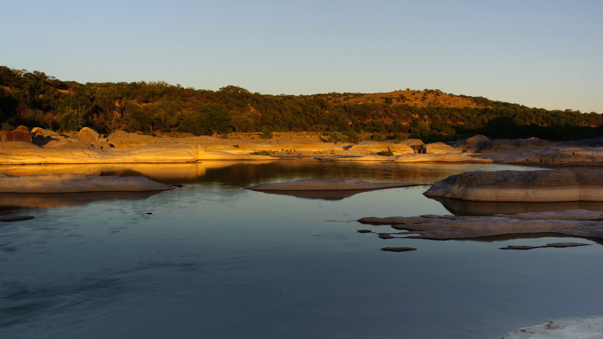 Severe draught in 2011 has caused very low water levels in the falls