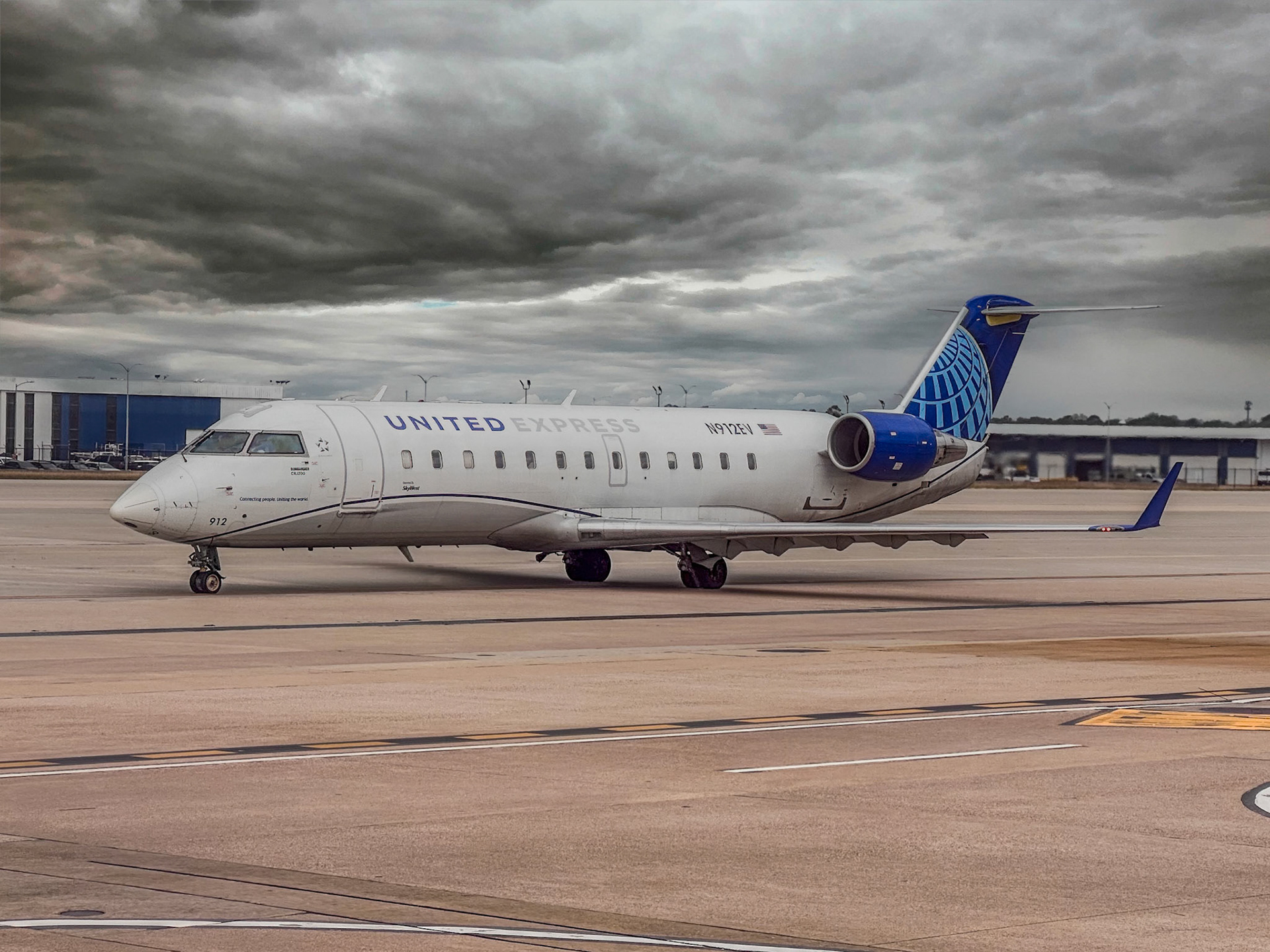 Canadair RJ200