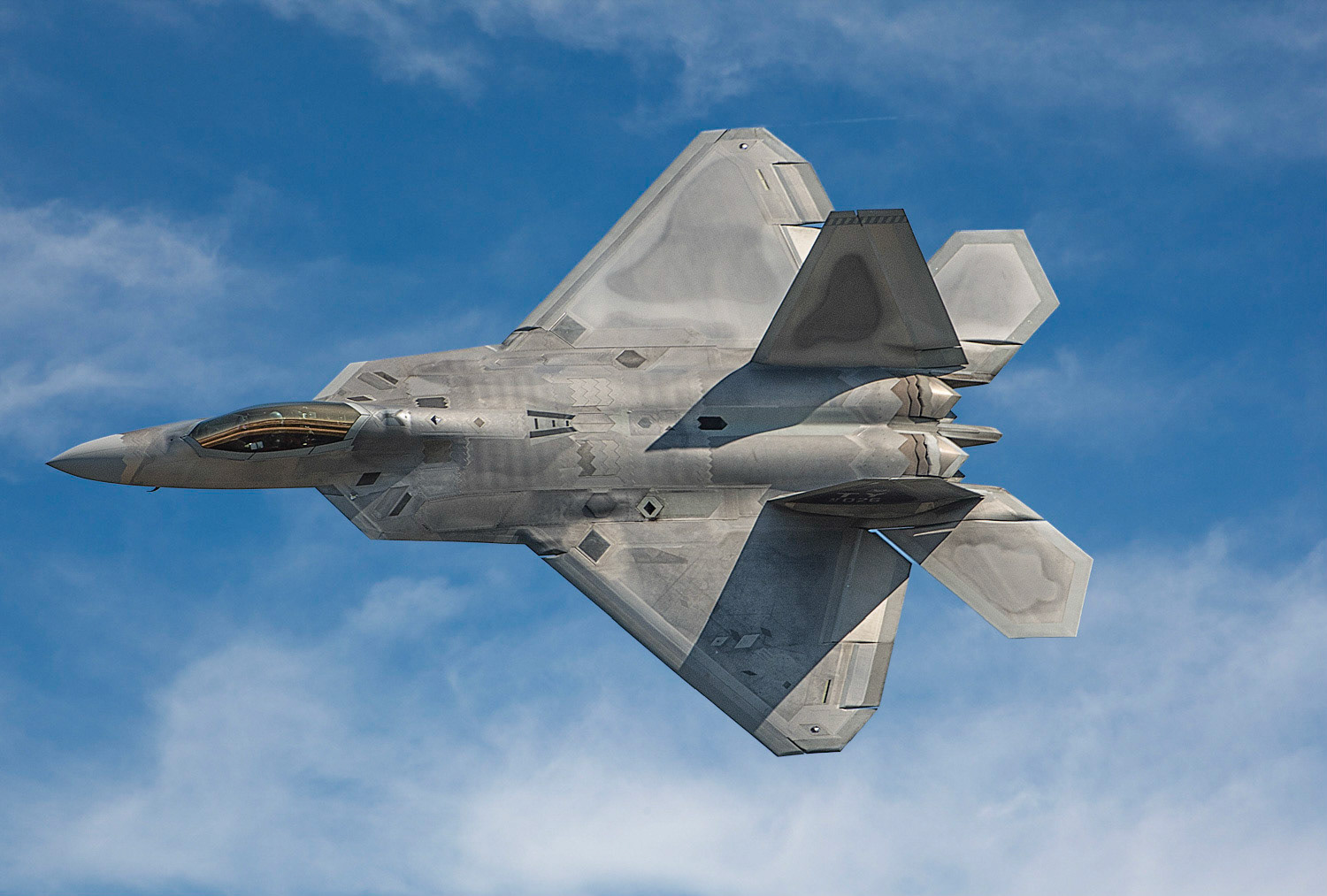 Lockheed Martin F-22 RaptorTop speed: 1,498 mph (2,410 km/h)Wingspan: 44' (14 m)Length: 62' (19 m)Range: 1,839 miles (2,960 km)Weight: 43,430 lbs (19,700 kg)Engine type: Pratt &amp; Whitney F119