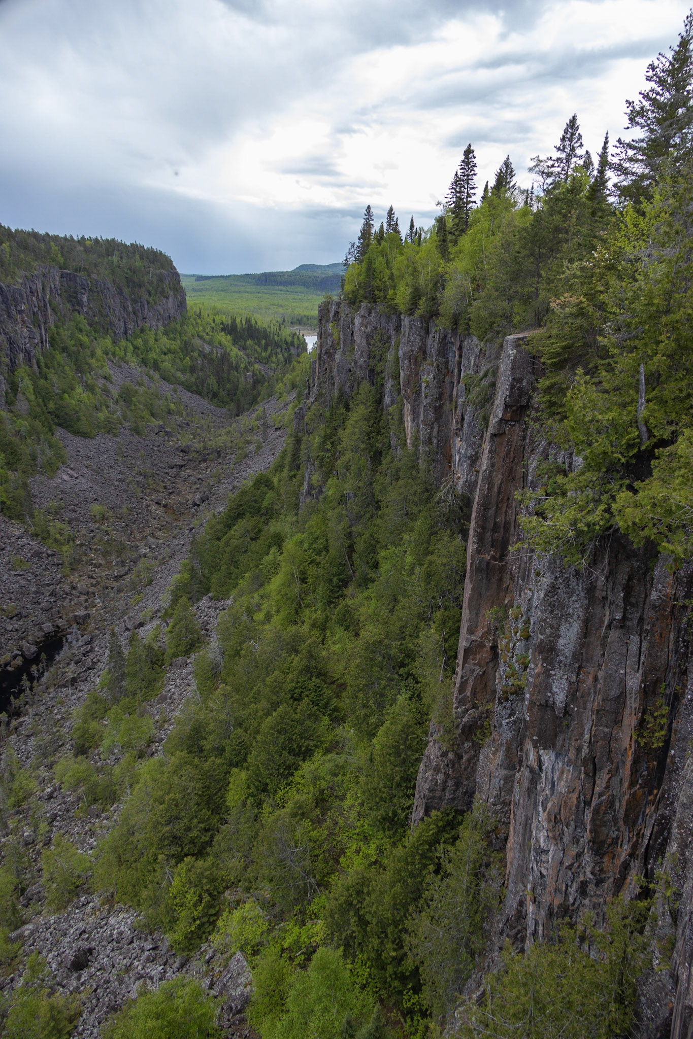 Ouimet Canyon, ON
